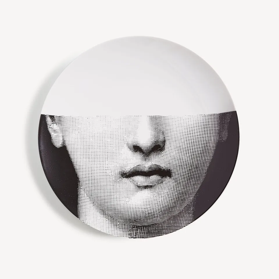 fornasetti-tema-e-variazioni-n-7-wandteller-porzellan-gesicht image 1