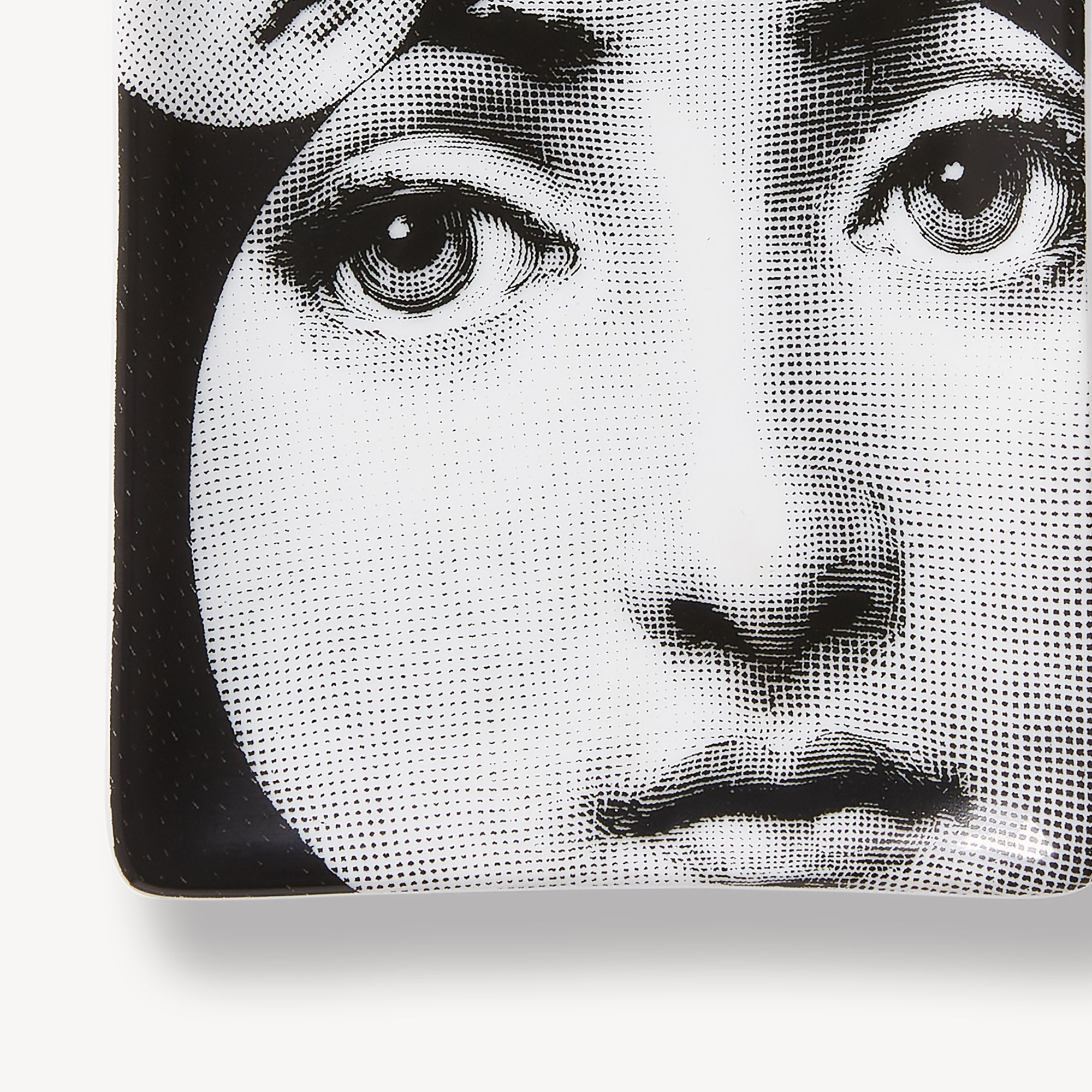 fornasetti-tema-e-variazioni-n-242-aschenbecher-rechteckig image 4