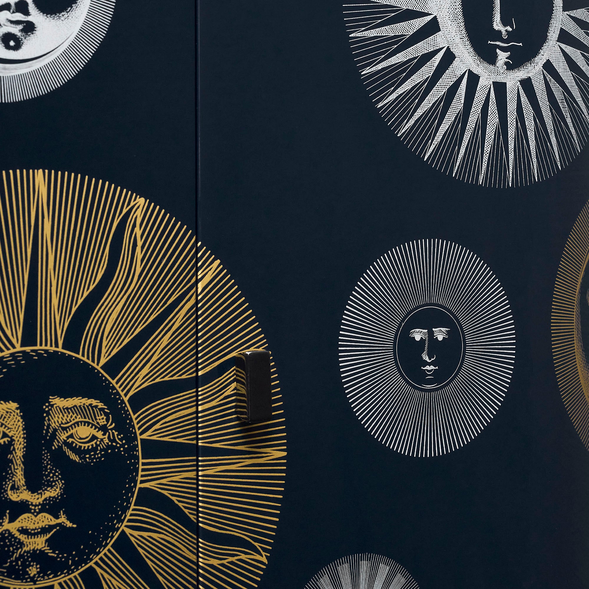 atelier-fornasetti-soli-e-lune-curved-cabinet-schrank-sonne-mond image 5