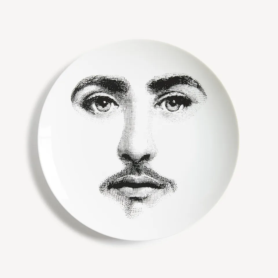 fornasetti-tema-e-variazioni-wandteller-n-366-porzellan-lina-cavalieri image 1