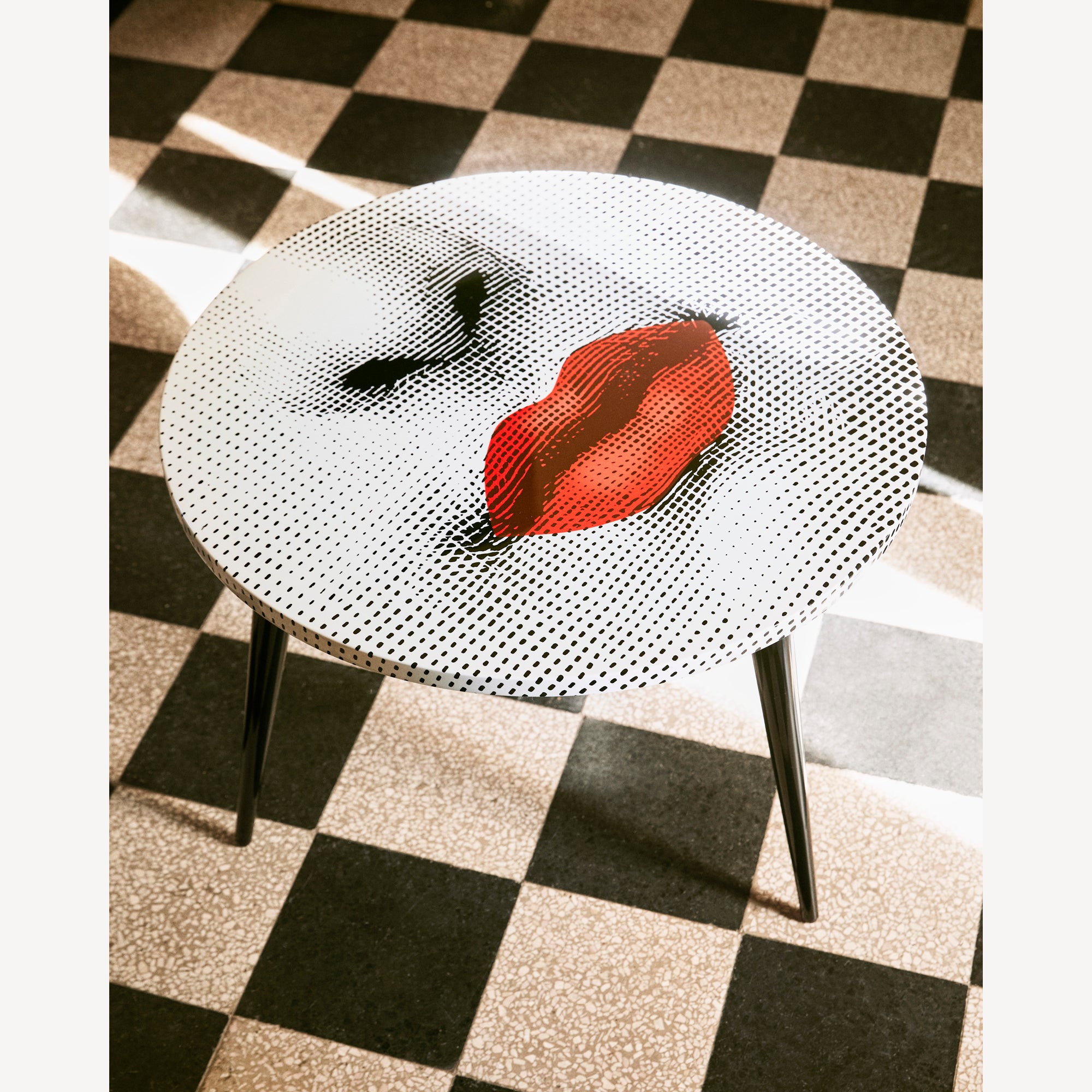 fornasetti-bocca-couchtisch-mund-holz-glas-lackiert image 4