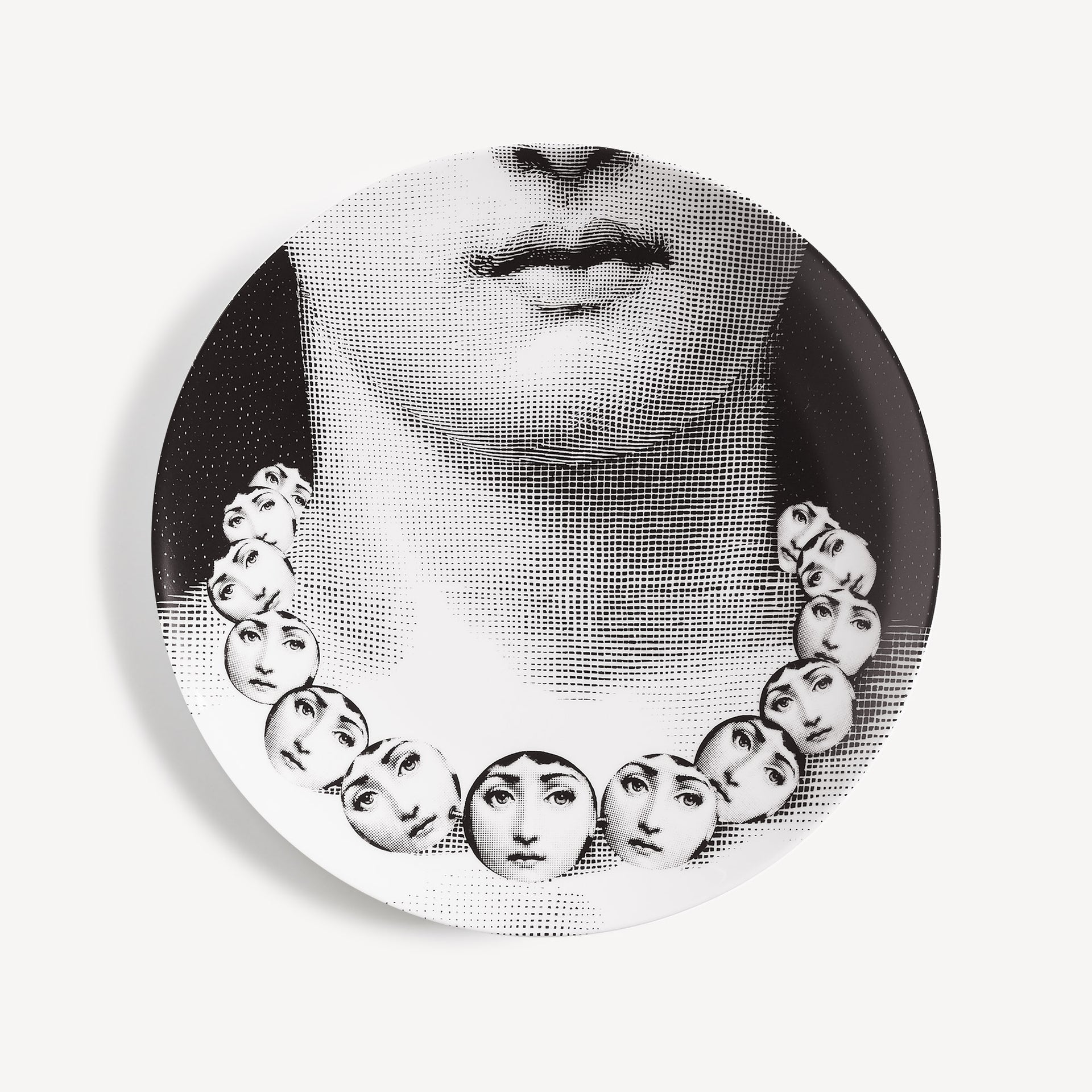 fornasetti-tema-e-variazioni-wandteller-n-107-porzellan-lina-cavalieri image 1