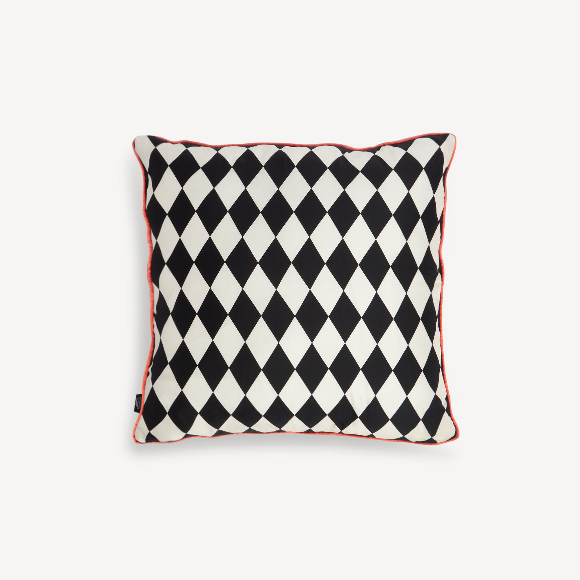 fornasetti-high-fidelity-kissen-seide-quadratisch-rot image 2