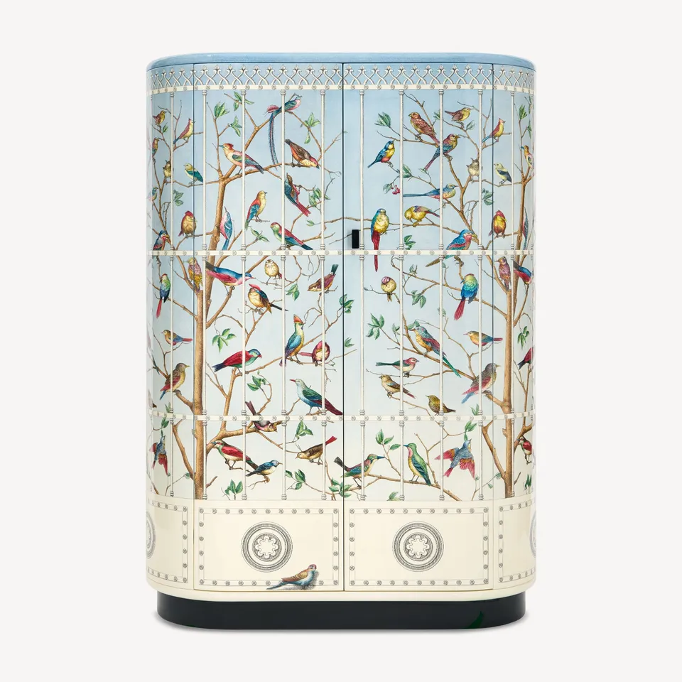 fornasetti-uccelli-curved-cabinet-schrank-vogelmotiv image 1