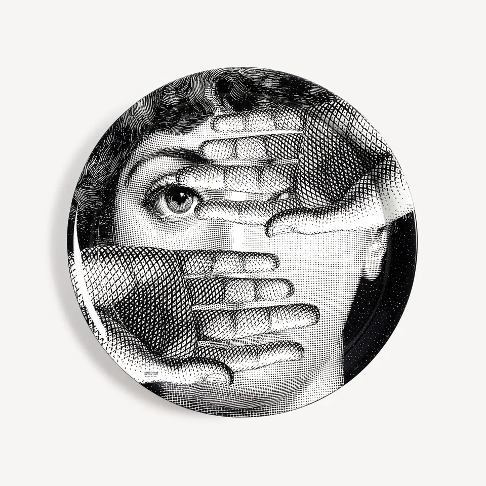 fornasetti-tema-e-variazioni-n-154-tablett-rund-metall-gesicht-2 image 1