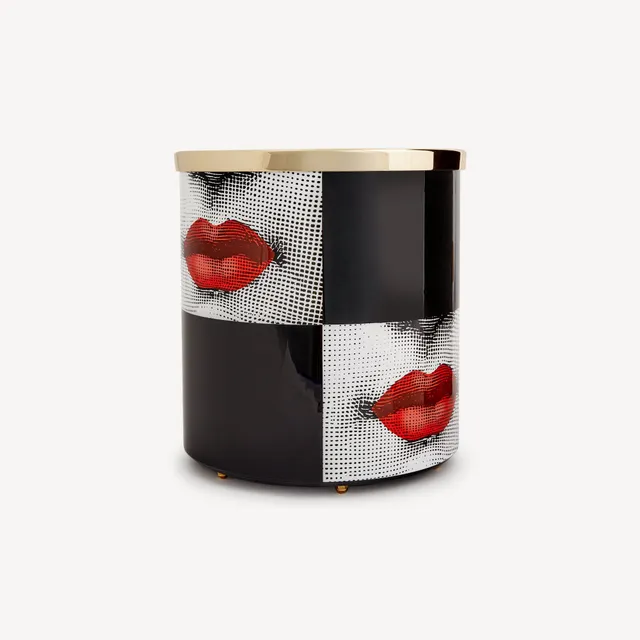 fornasetti-kiss-papierkorb-metall-lippen-lina-cavalieri image 1