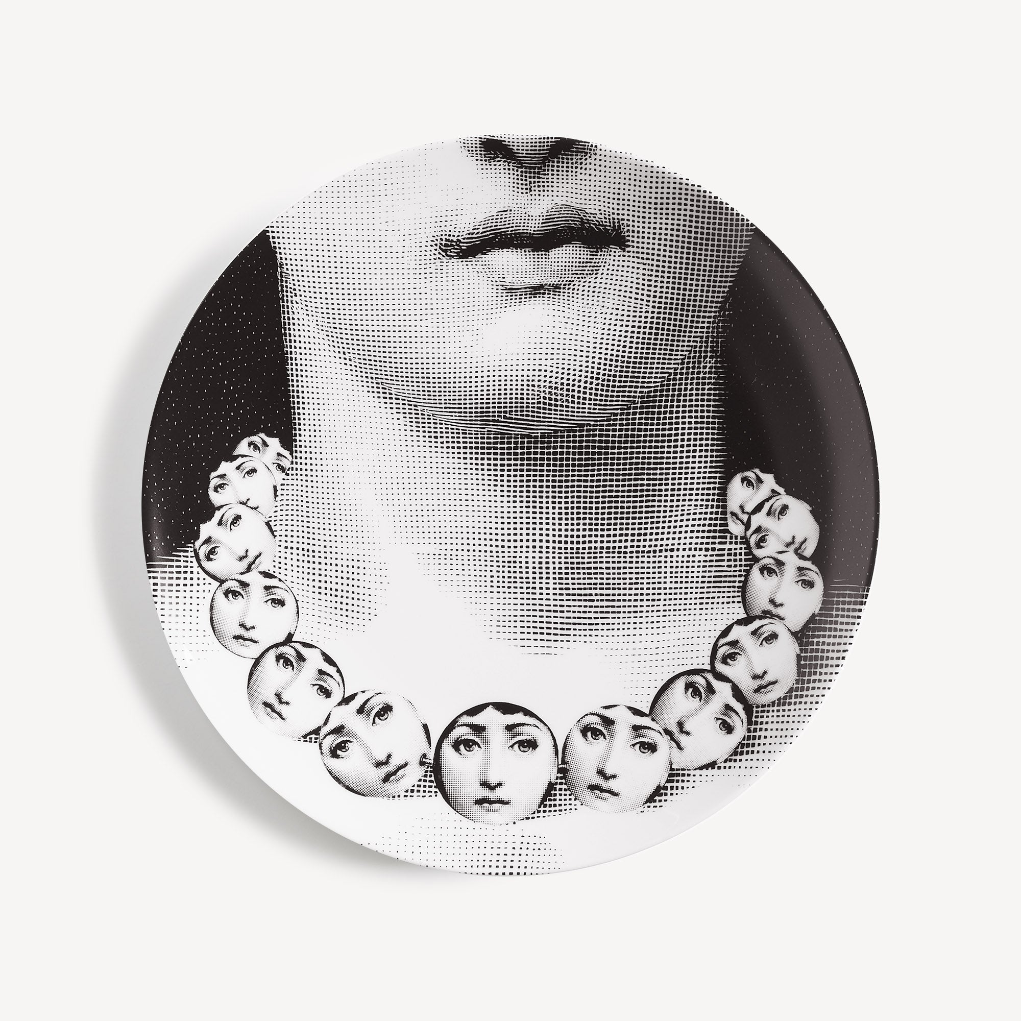 fornasetti-tema-e-variazioni-n-107-wandteller-porzellan-gesicht image 1