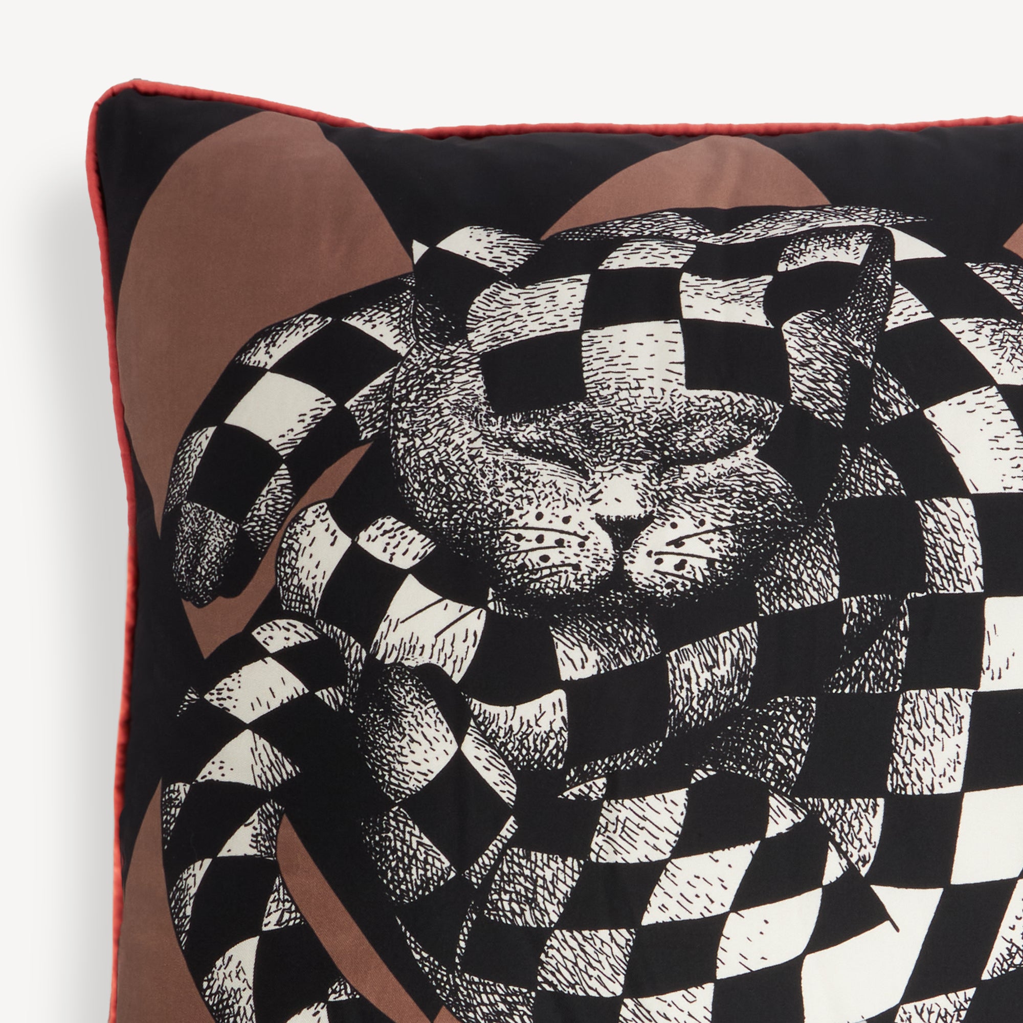 fornasetti-high-fidelity-kissen-seide-quadratisch-rot image 3