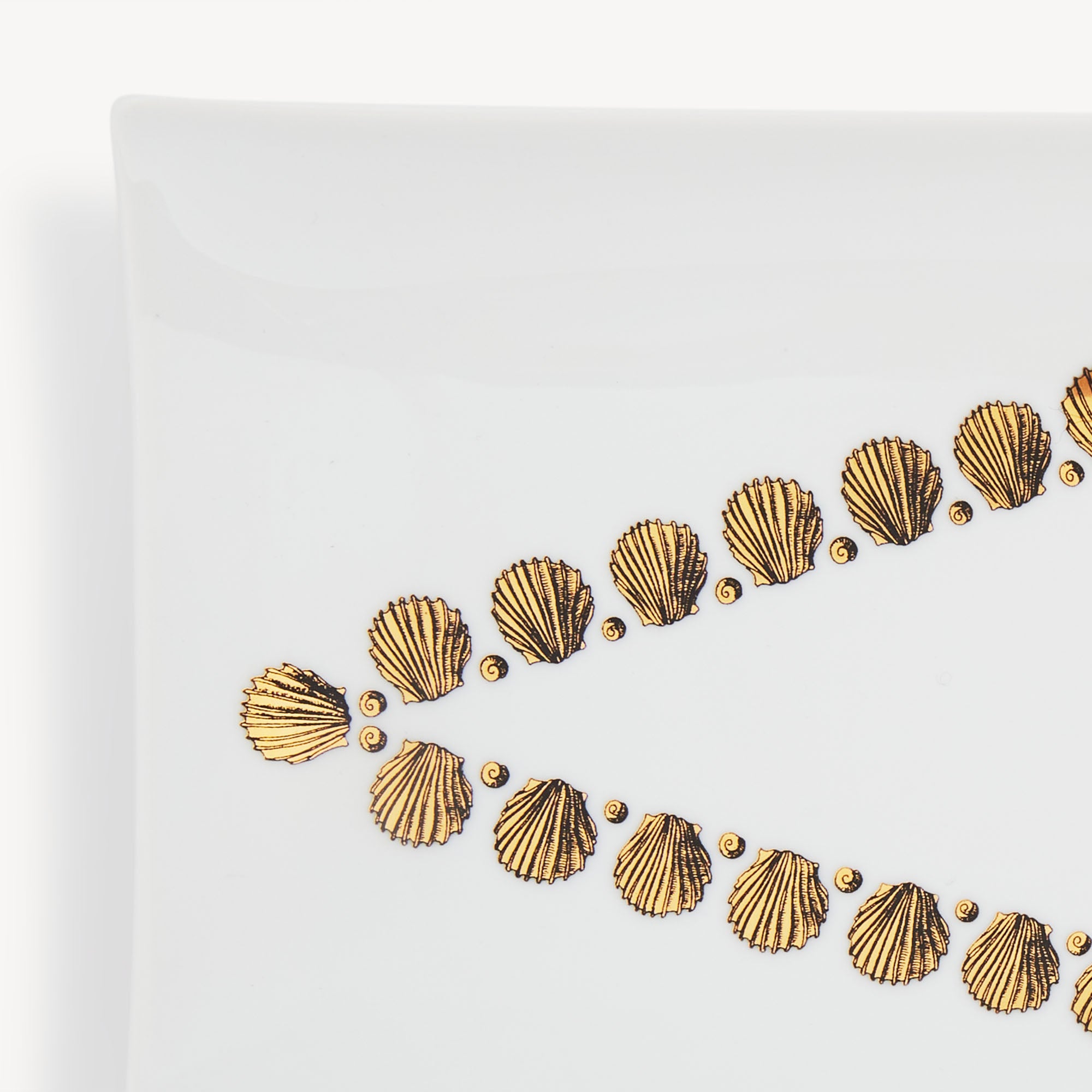 fornasetti-giro-di-conchiglie-tablett-rechteckig-porzellan image 4