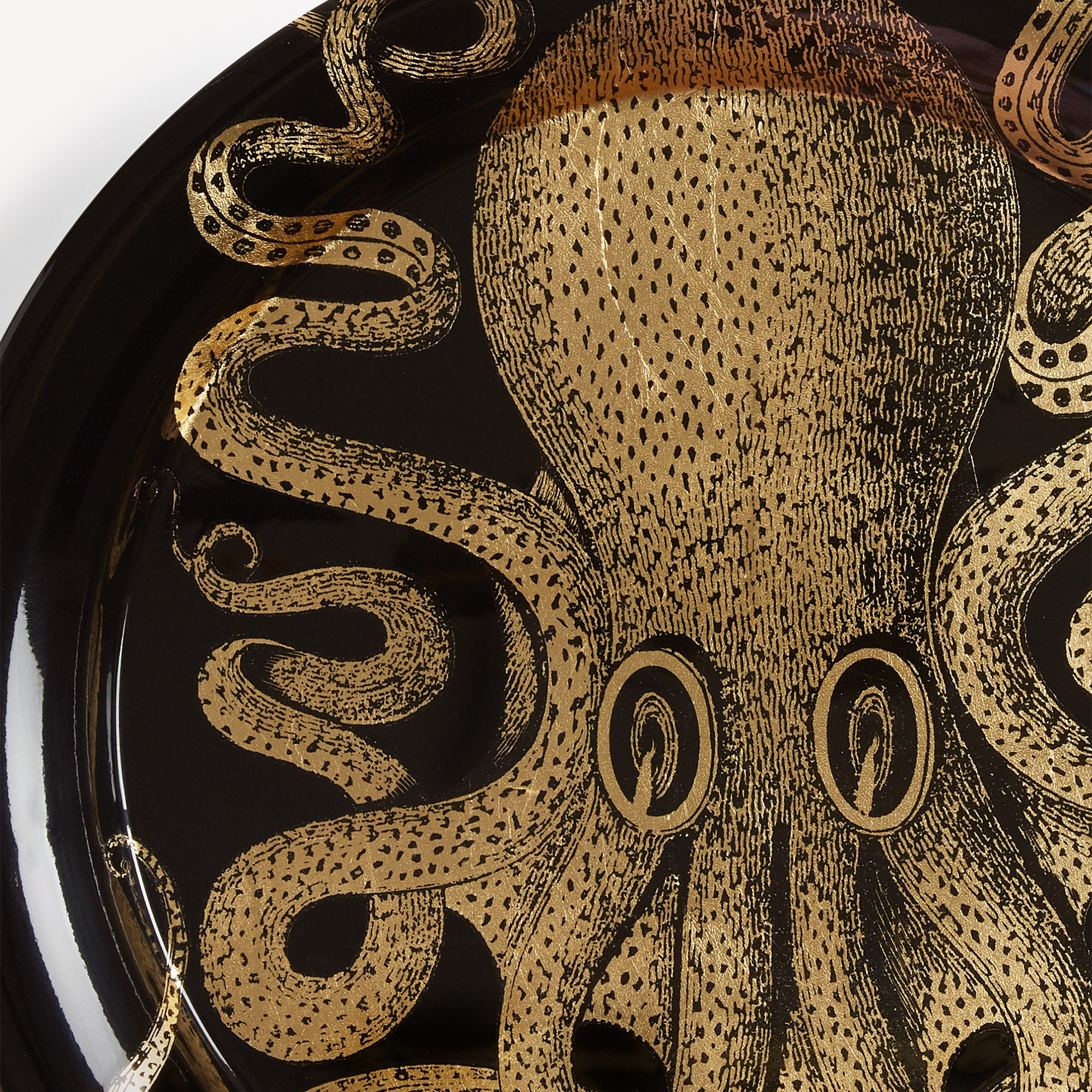 atelier-fornasetti-polipo-tablett-rund-oktopus-gold-2 image 4