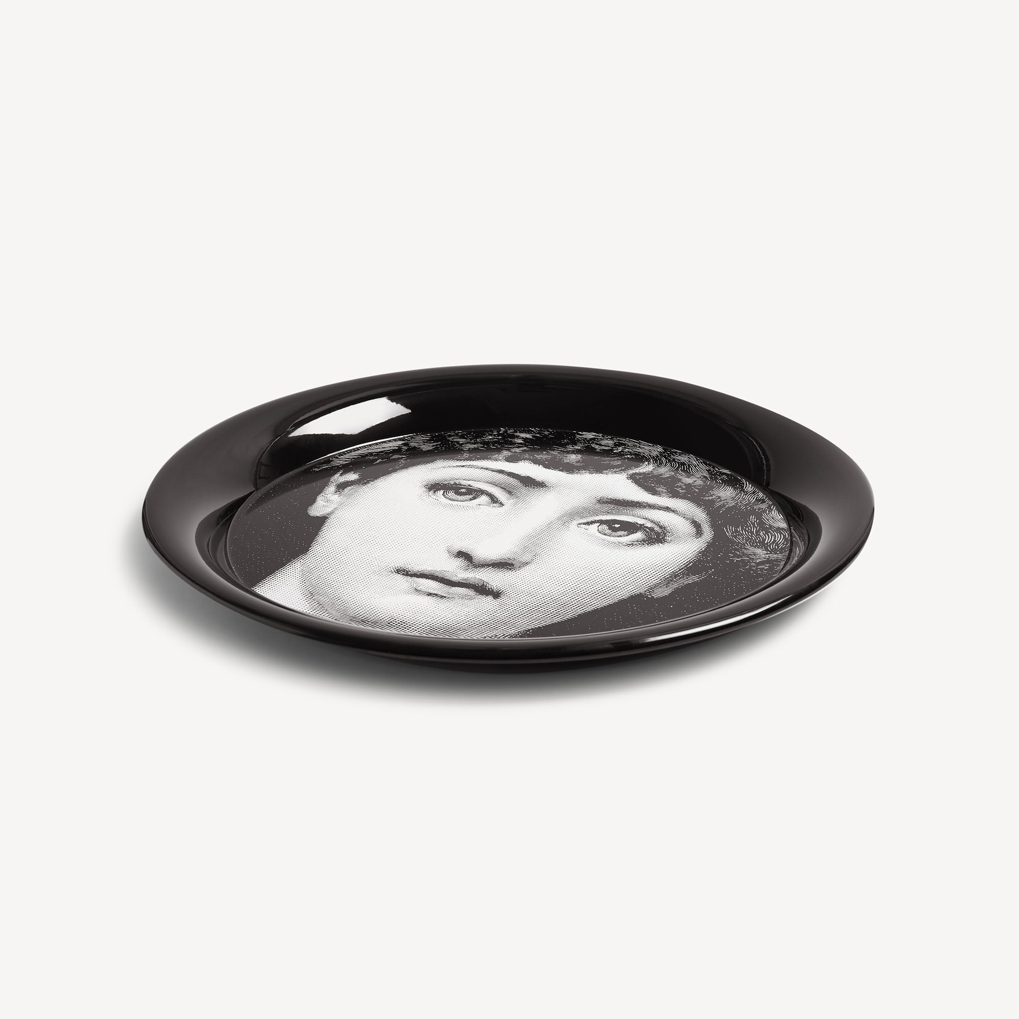 fornasetti-tema-e-variazioni-tablett-n-1-rund-lina-cavalieri image 2