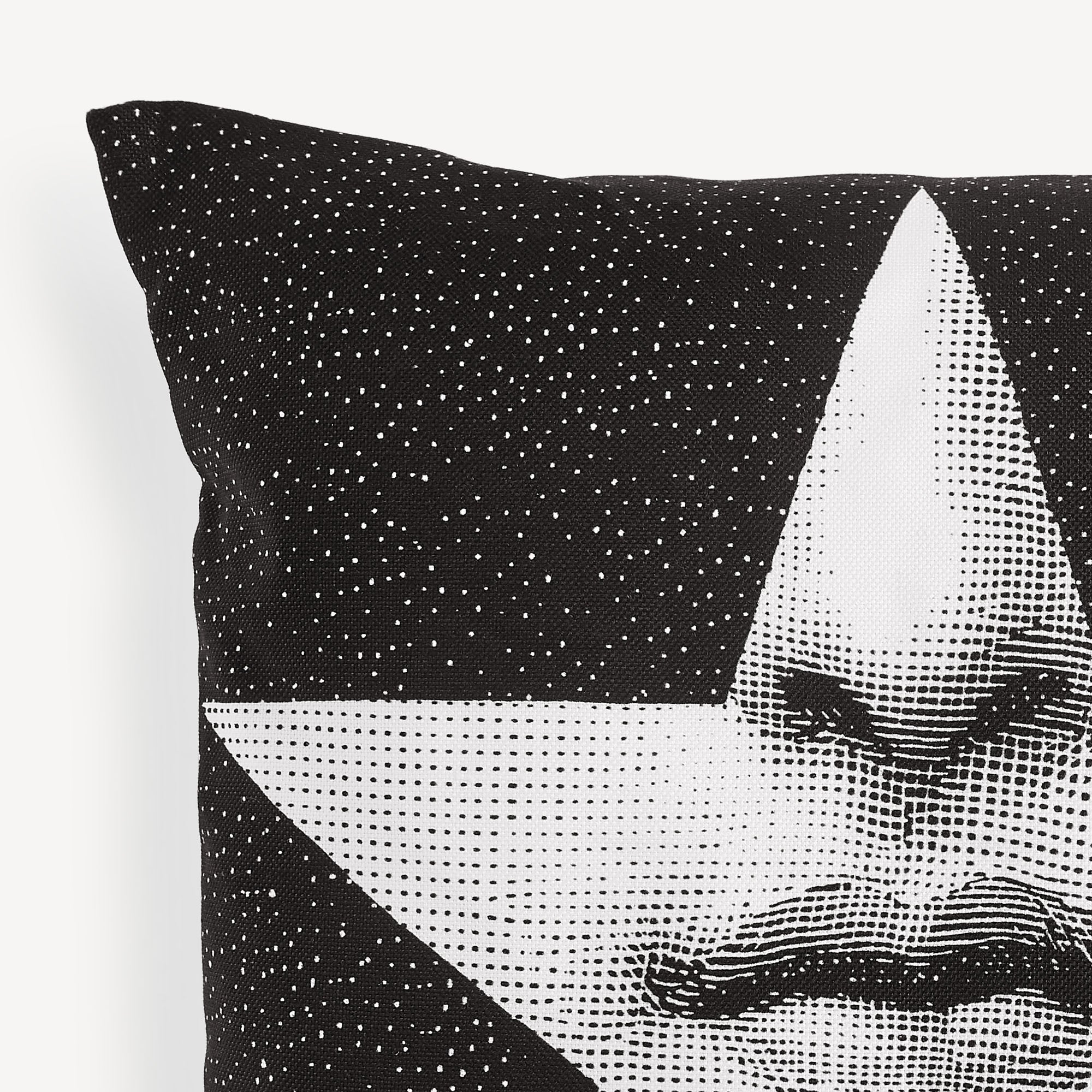 atelier-fornasetti-tema-e-variazioni-nr-381-kissen-gesicht-beige image 3