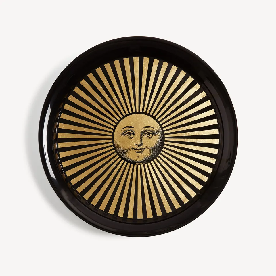 fornasetti-sole-raggiante-tablett-rund-sonne-gold image 1
