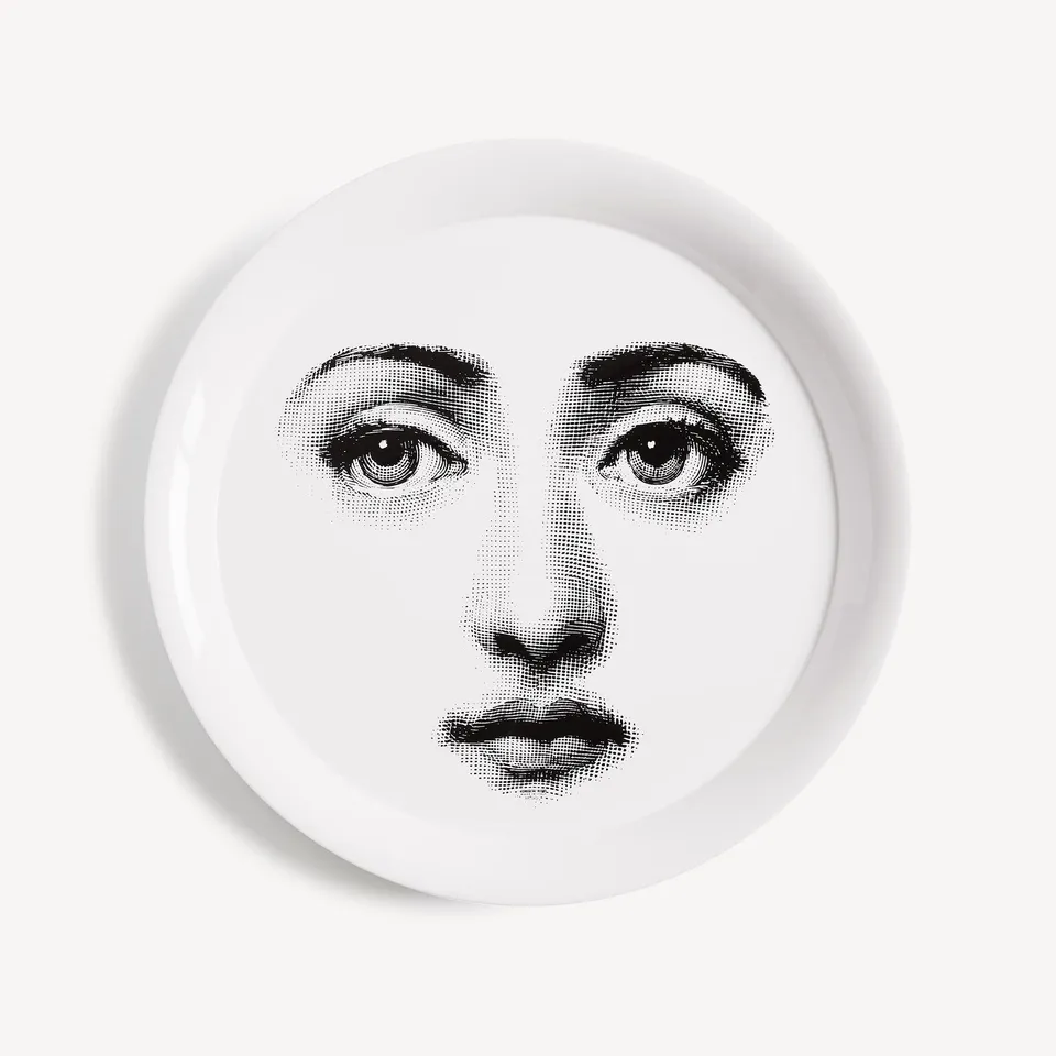 fornasetti-tema-e-variazioni-n-6-tablett-rund-lina-cavalieri image 1