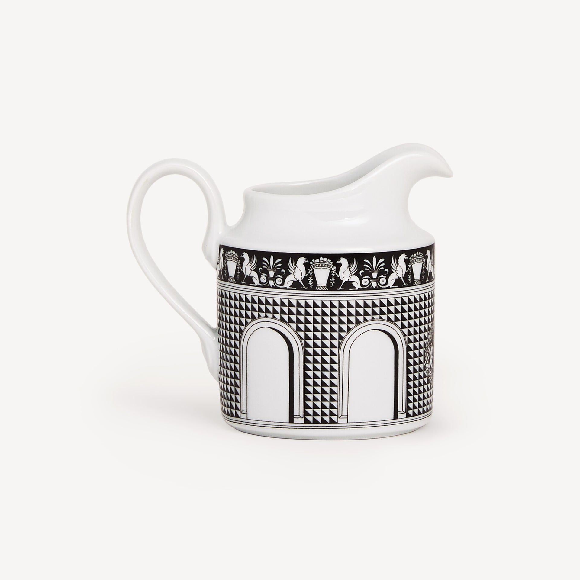 atelier-fornasetti-facciata-quattrocentesca-milchk-nnchen image 1