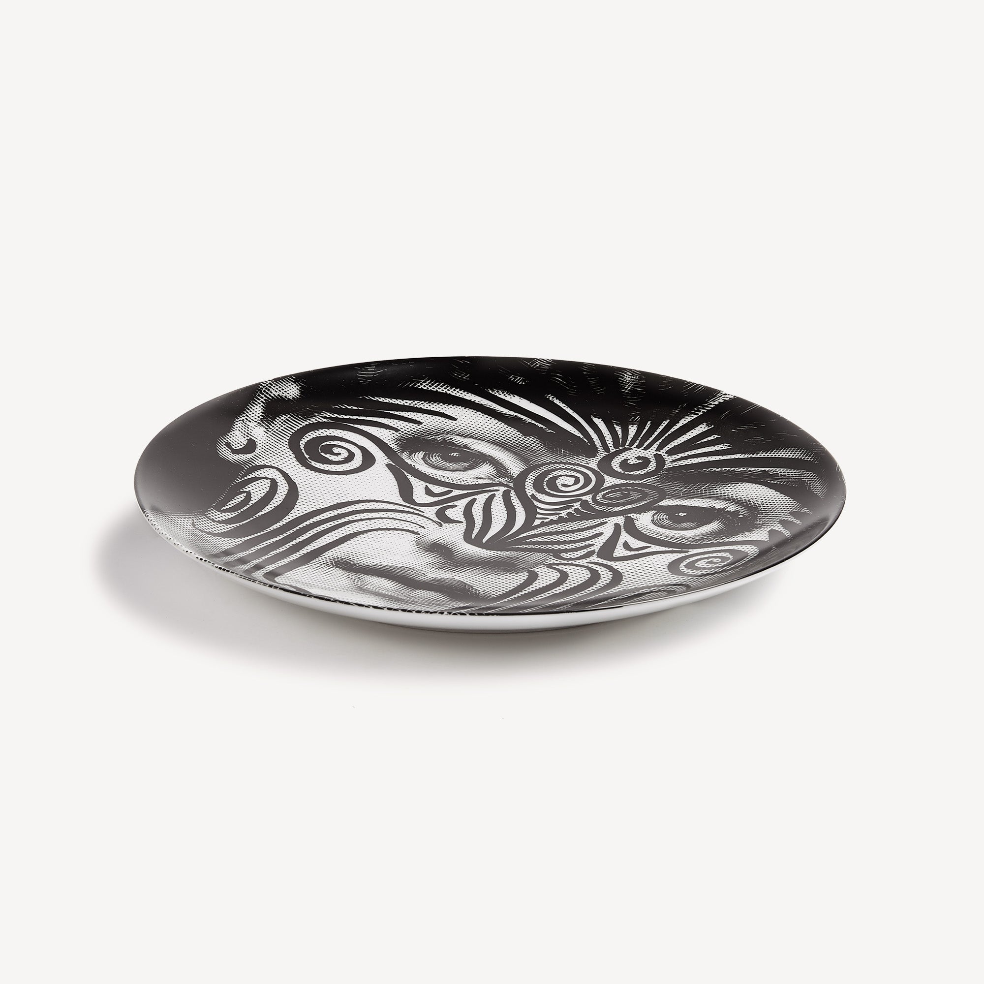 fornasetti-tema-e-variazioni-wandteller-n-9-porzellan-lina-cavalieri image 2