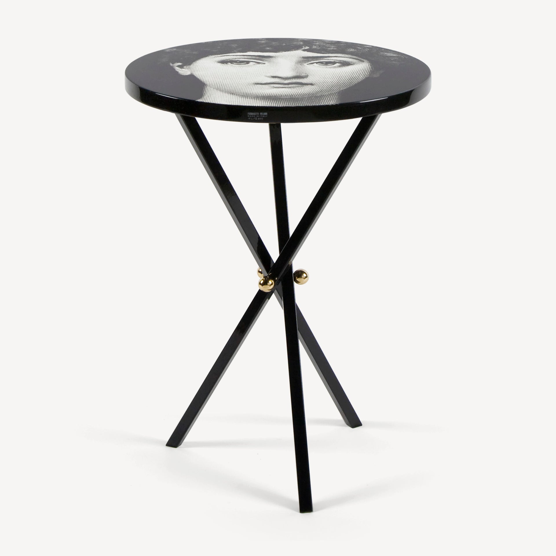 atelier-fornasetti-tema-e-variazioni-n-1-couchtisch-holz image 1