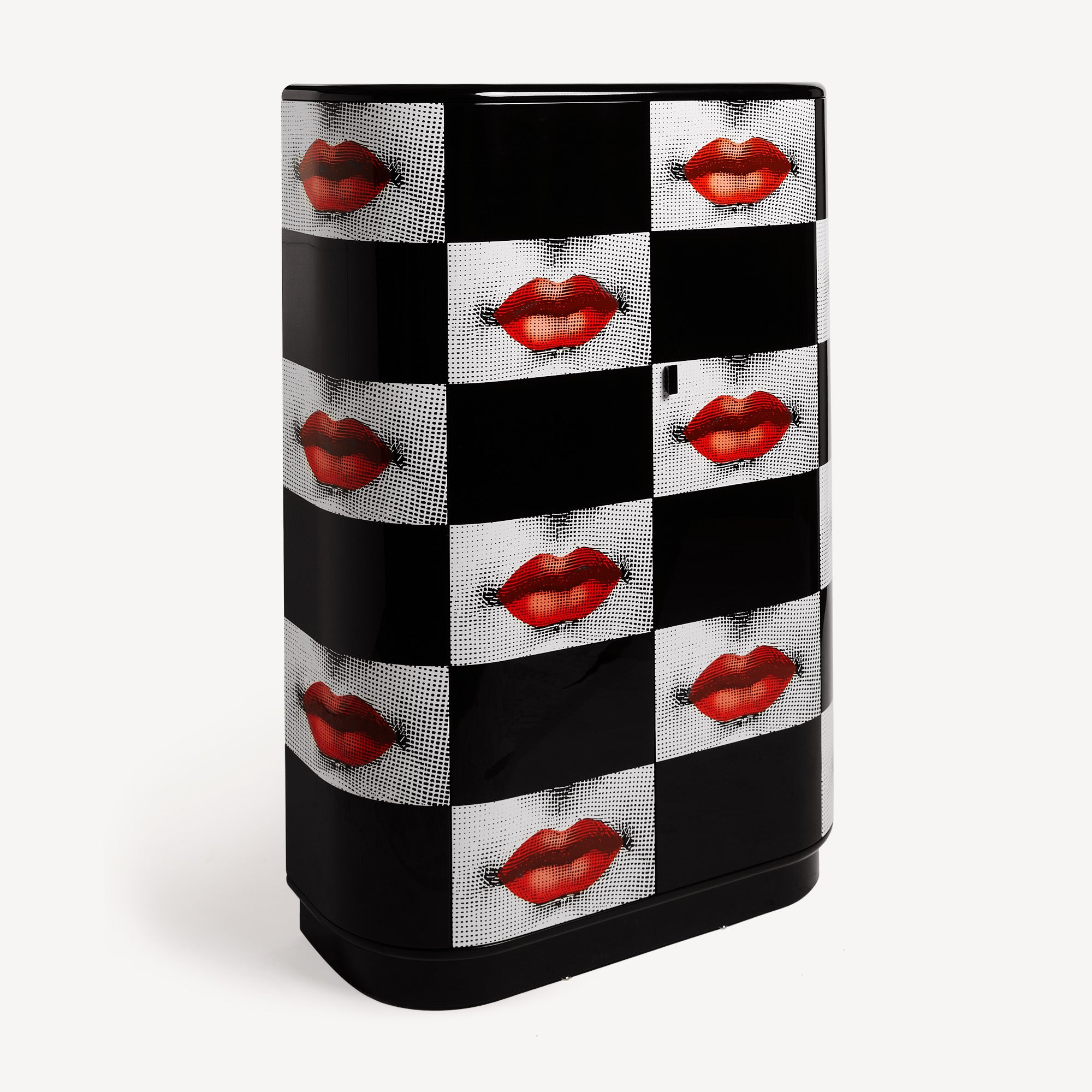 fornasetti-kiss-kommode-gerundet-lina-cavalieri-handlackiert image 3