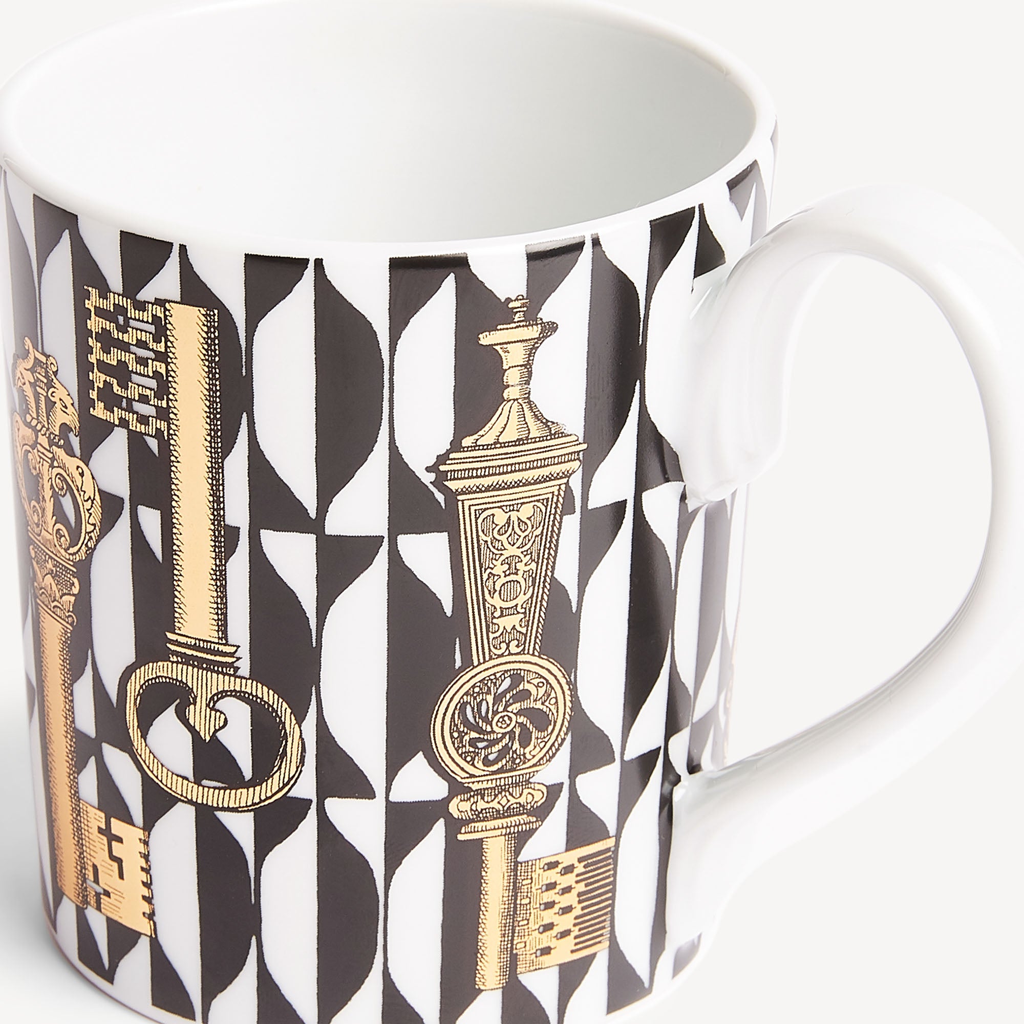 fornasetti-chiavi-losanghe-tasse-porzellan-schwarz-wei-gold image 4