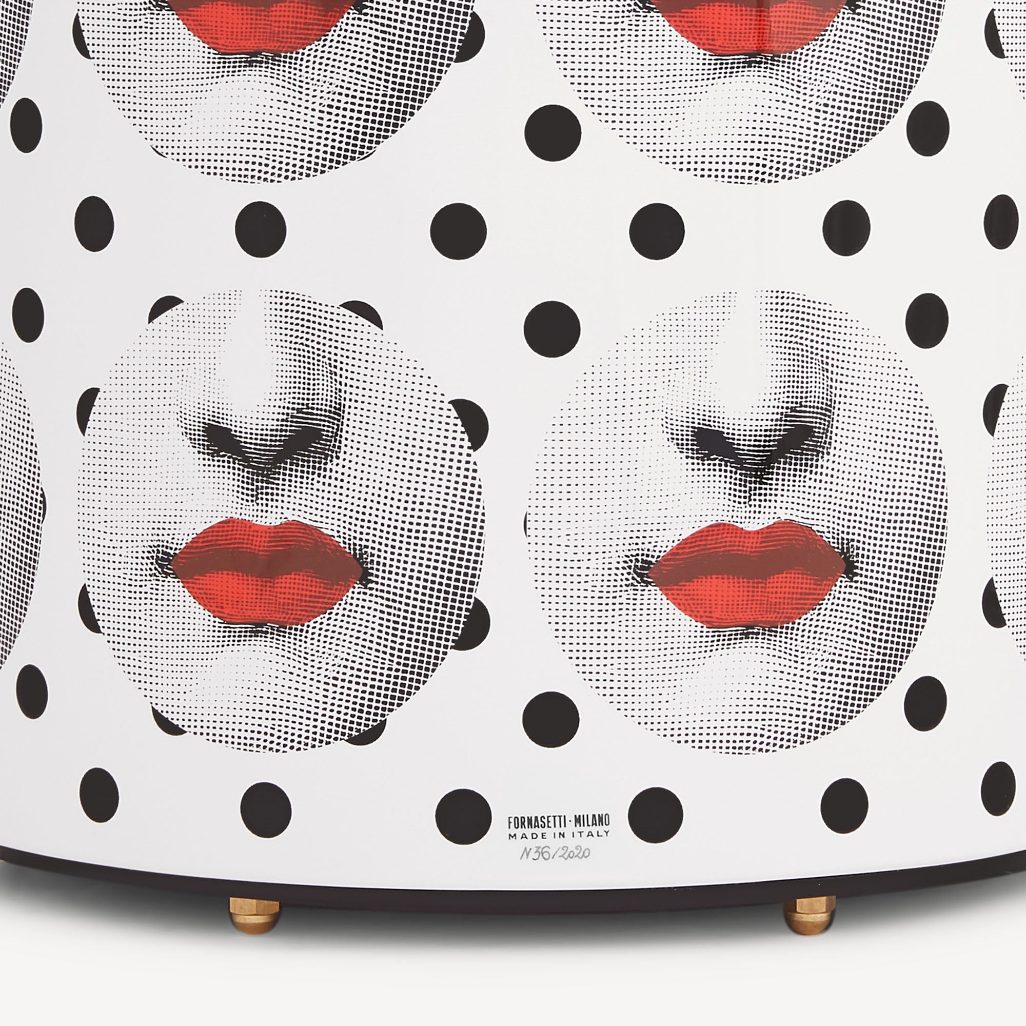 fornasetti-comme-des-forn-papierkorb-metall-lippen image 3