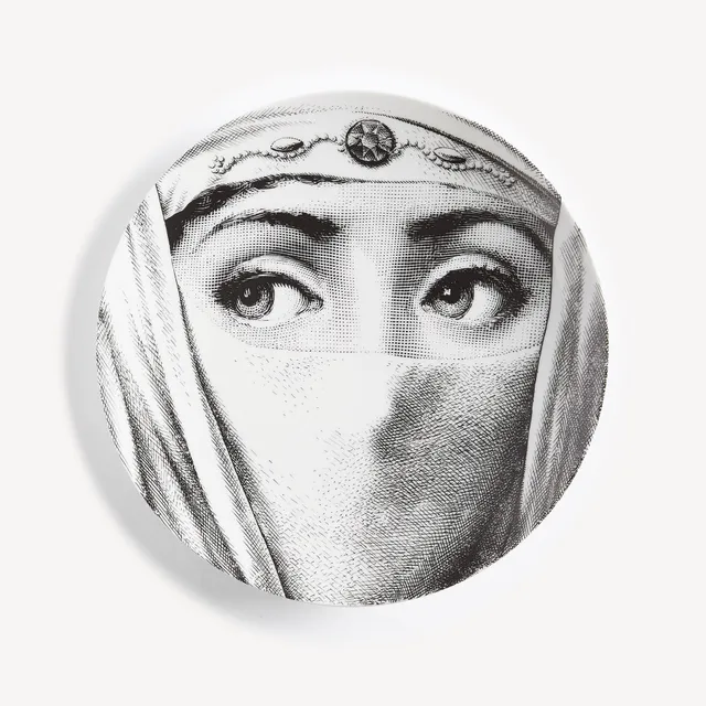fornasetti-tema-e-variazioni-wandteller-n-84-porzellan-lina-cavalieri image 1