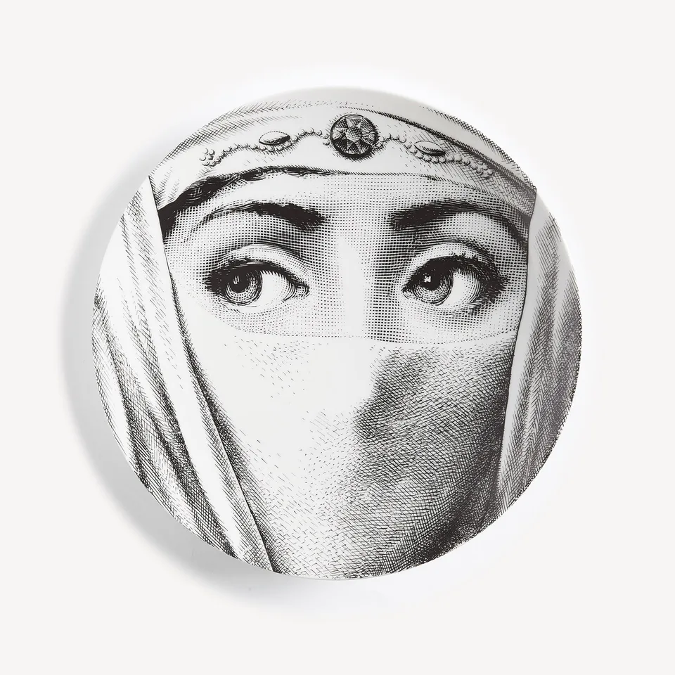 fornasetti-tema-e-variazioni-wandteller-n-84-porzellan-lina-cavalieri image 1