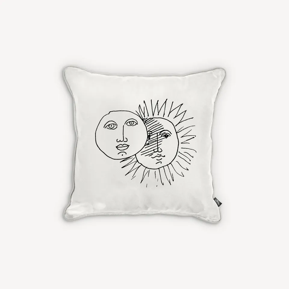 atelier-fornasetti-solitudo-kissen-seide-sonnenmotiv image 1