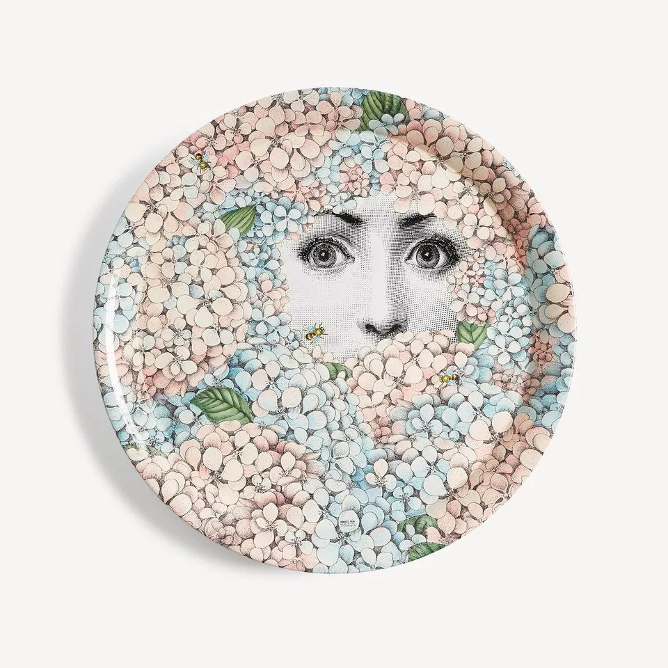 fornasetti-ortensia-tablett-rund-serviertablett-gesicht image 1