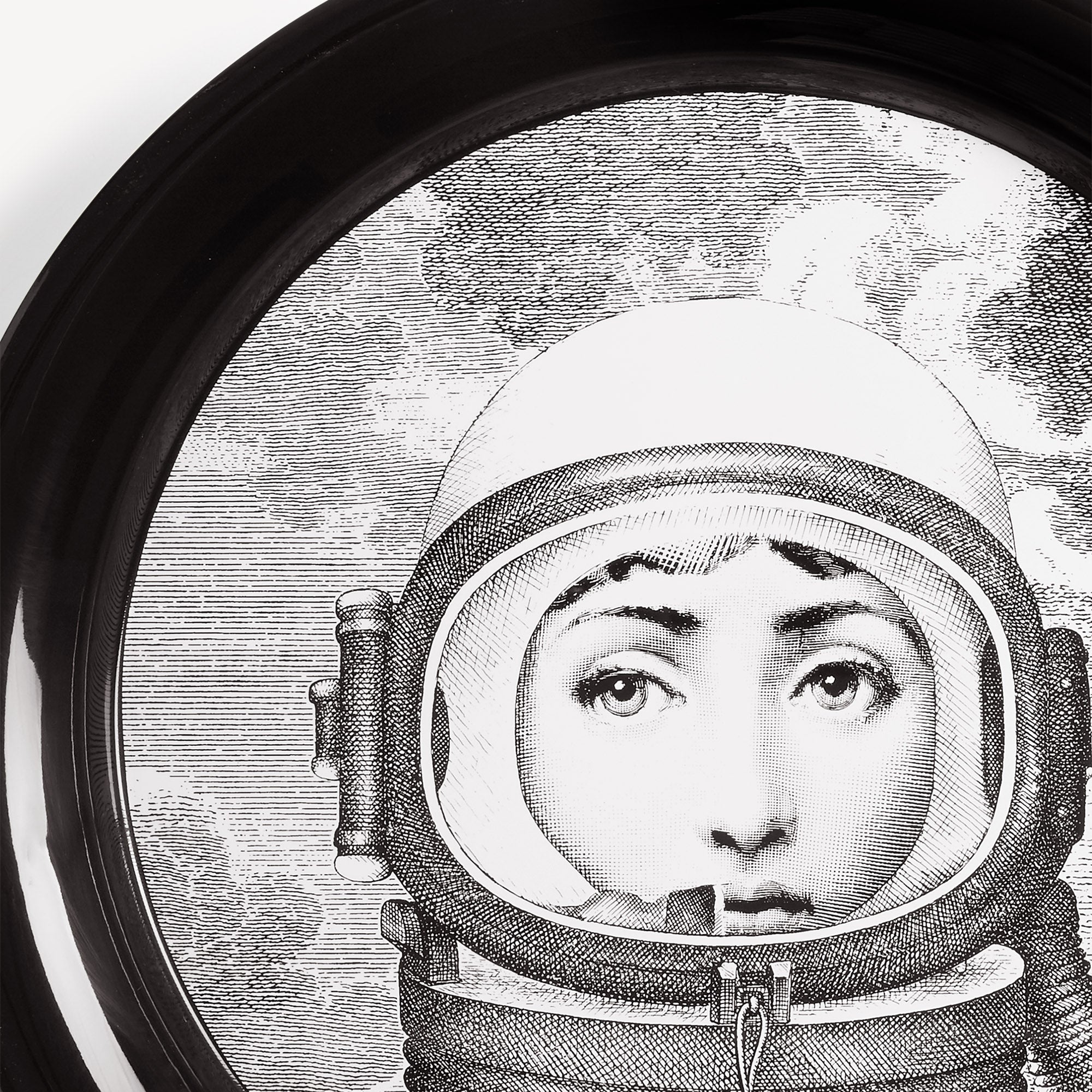 atelier-fornasetti-palombara-tablett-rund-lina-cavalieri-2 image 4