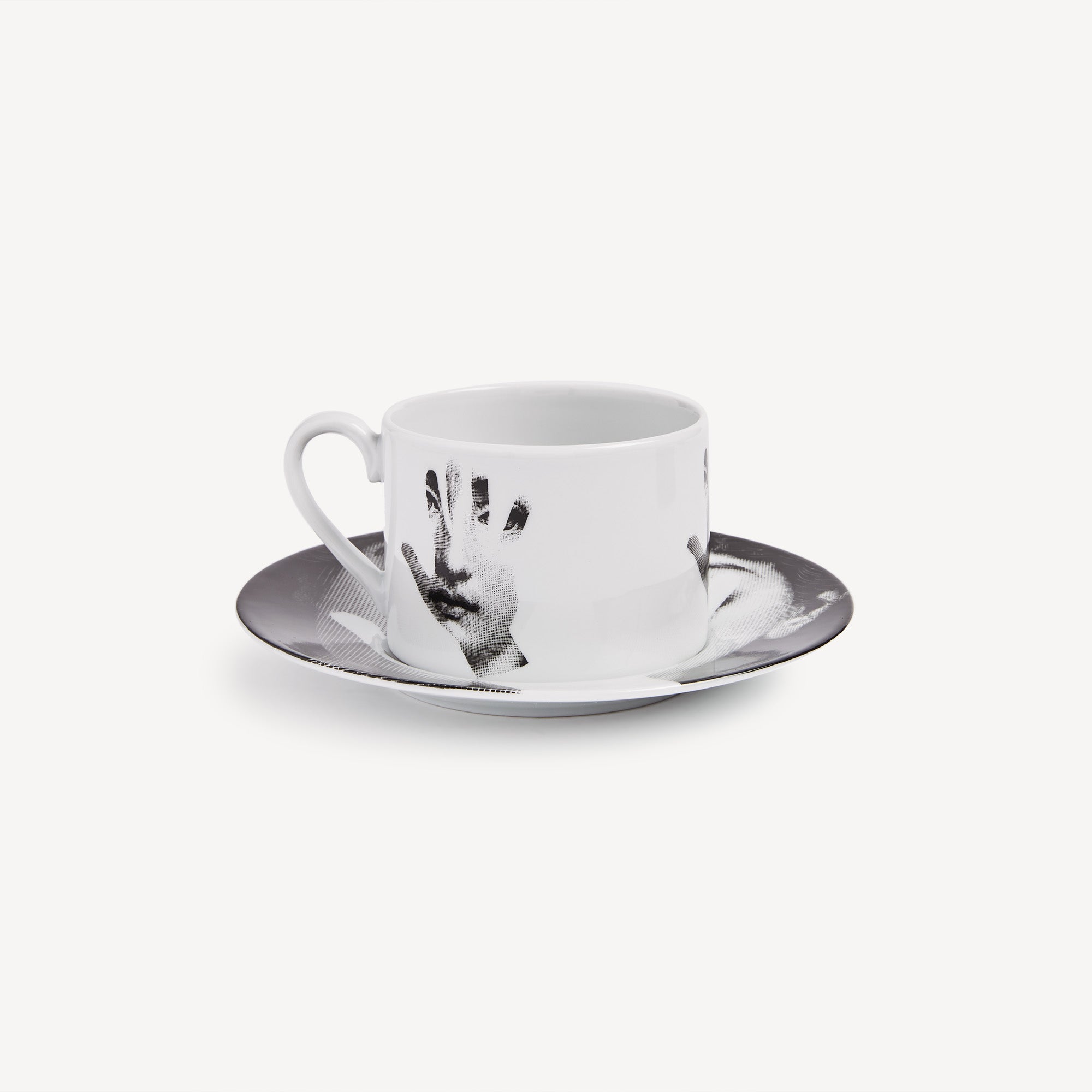 fornasetti-tema-e-variazioni-mano-teetasse-porzellan-gesicht image 1