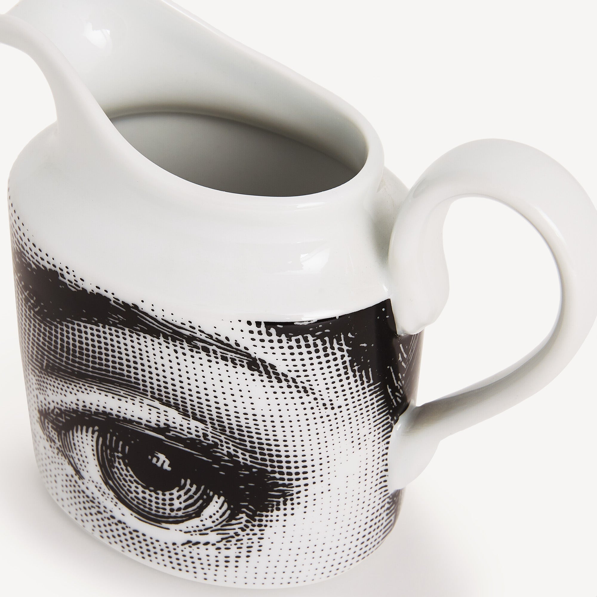 atelier-fornasetti-tema-e-variazioni-milchk-nnchen-porzellan-auge image 4