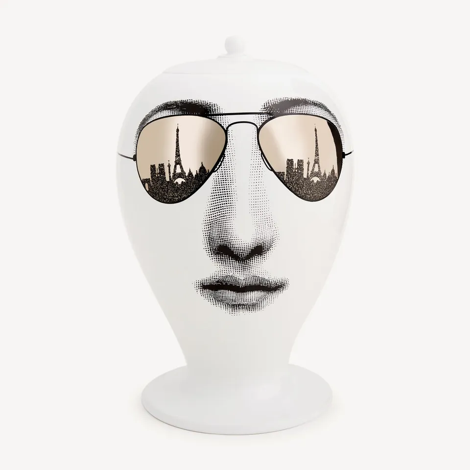 fornasetti-paris-tour-vase-keramikvase-handdekoriert image 1