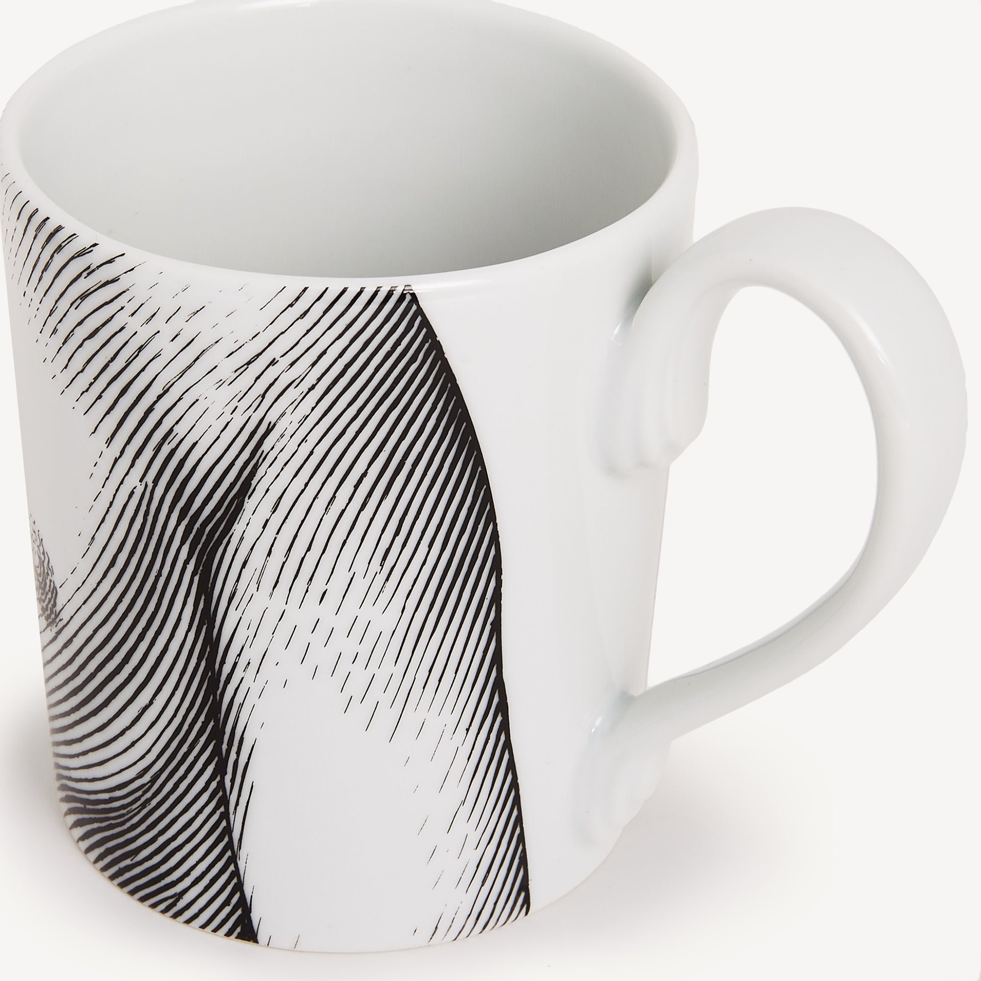 fornasetti-seno-tasse-porzellan-becher-anatomie-motiv image 4