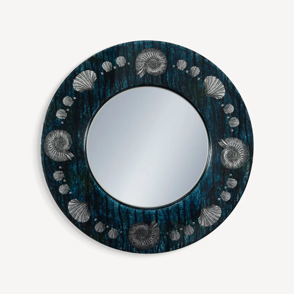 fornasetti-giro-di-conchiglie-spiegel-flach-muschel-dekor image 1