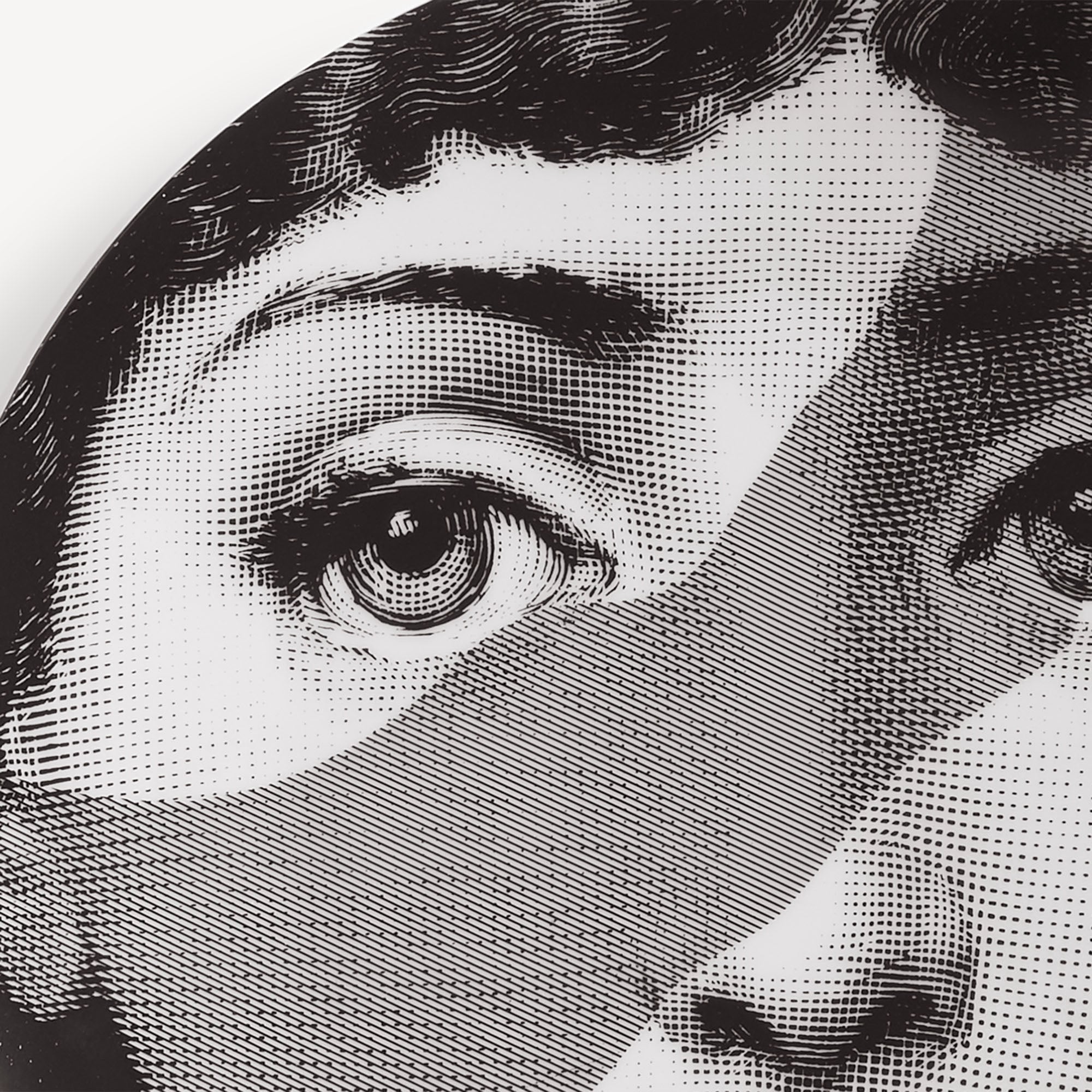 fornasetti-tema-e-variazioni-n-134-wandteller-porzellan-gesicht image 4