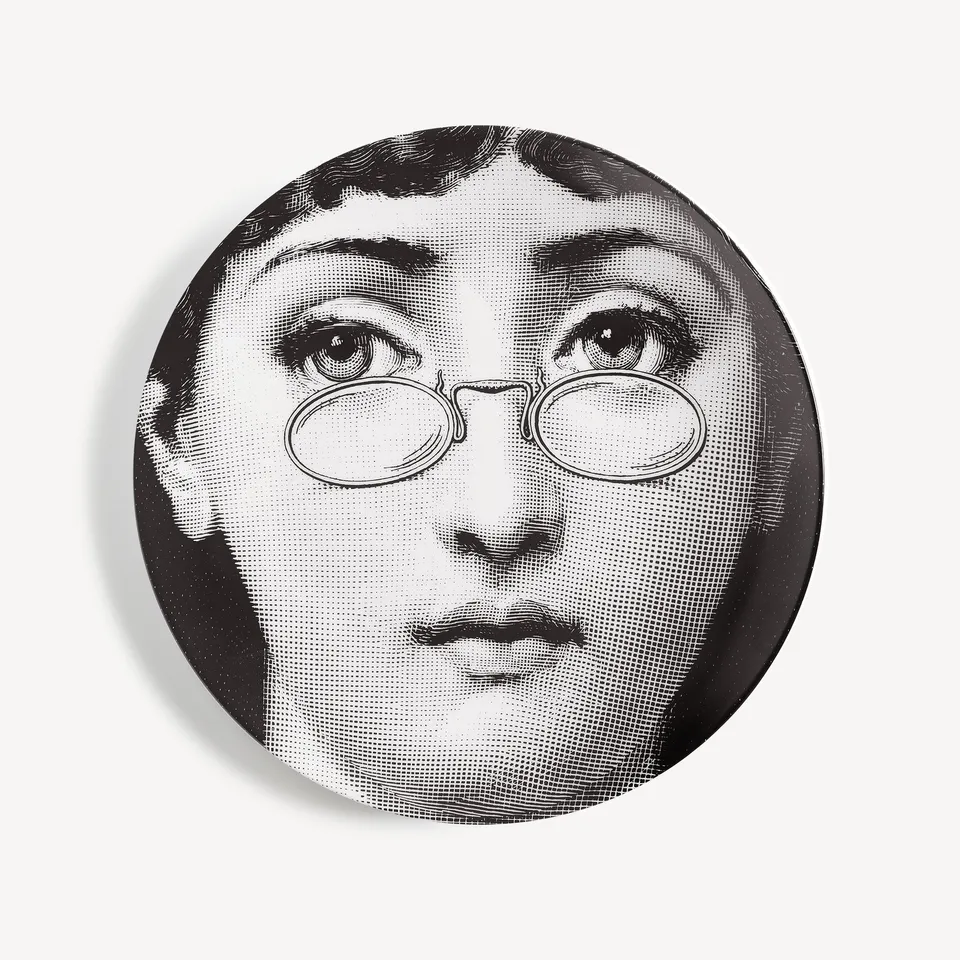 fornasetti-tema-e-variazioni-n-155-wandteller-porzellan-lina-cavalieri image 1