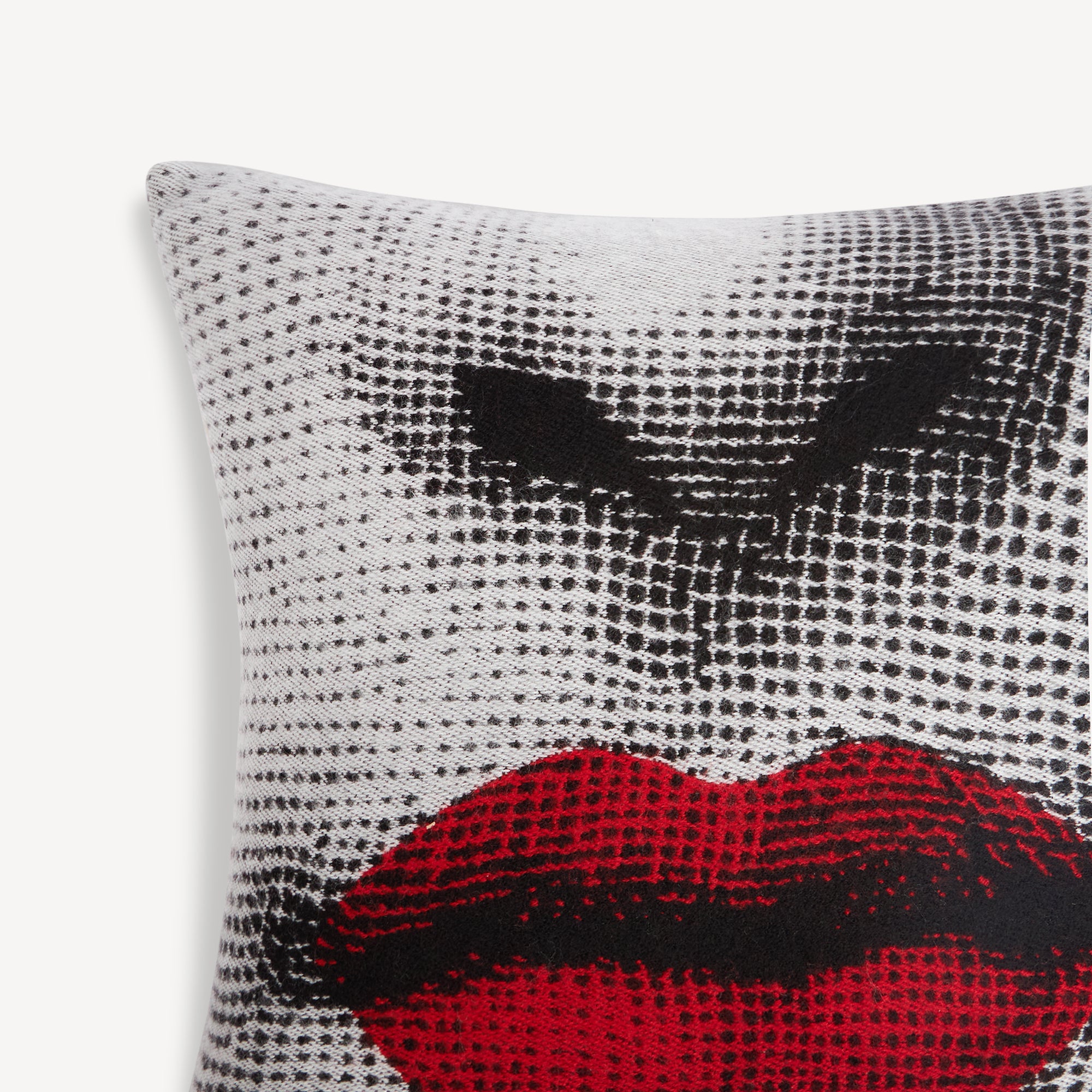 fornasetti-kiss-kissen-wolle-rot-lina-cavalieri image 3