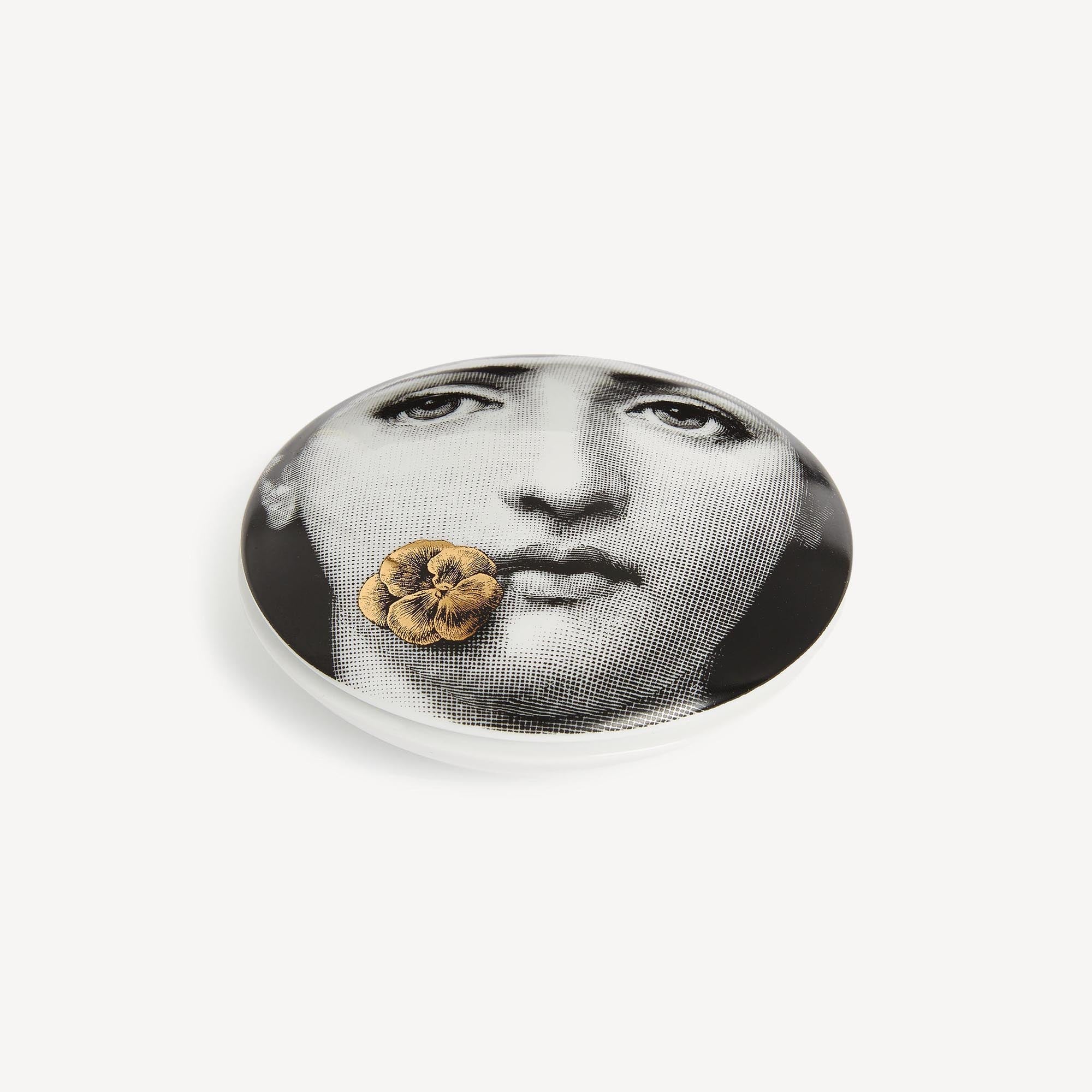 atelier-fornasetti-tema-e-variazioni-n-137-dose-rund-porzellan image 2