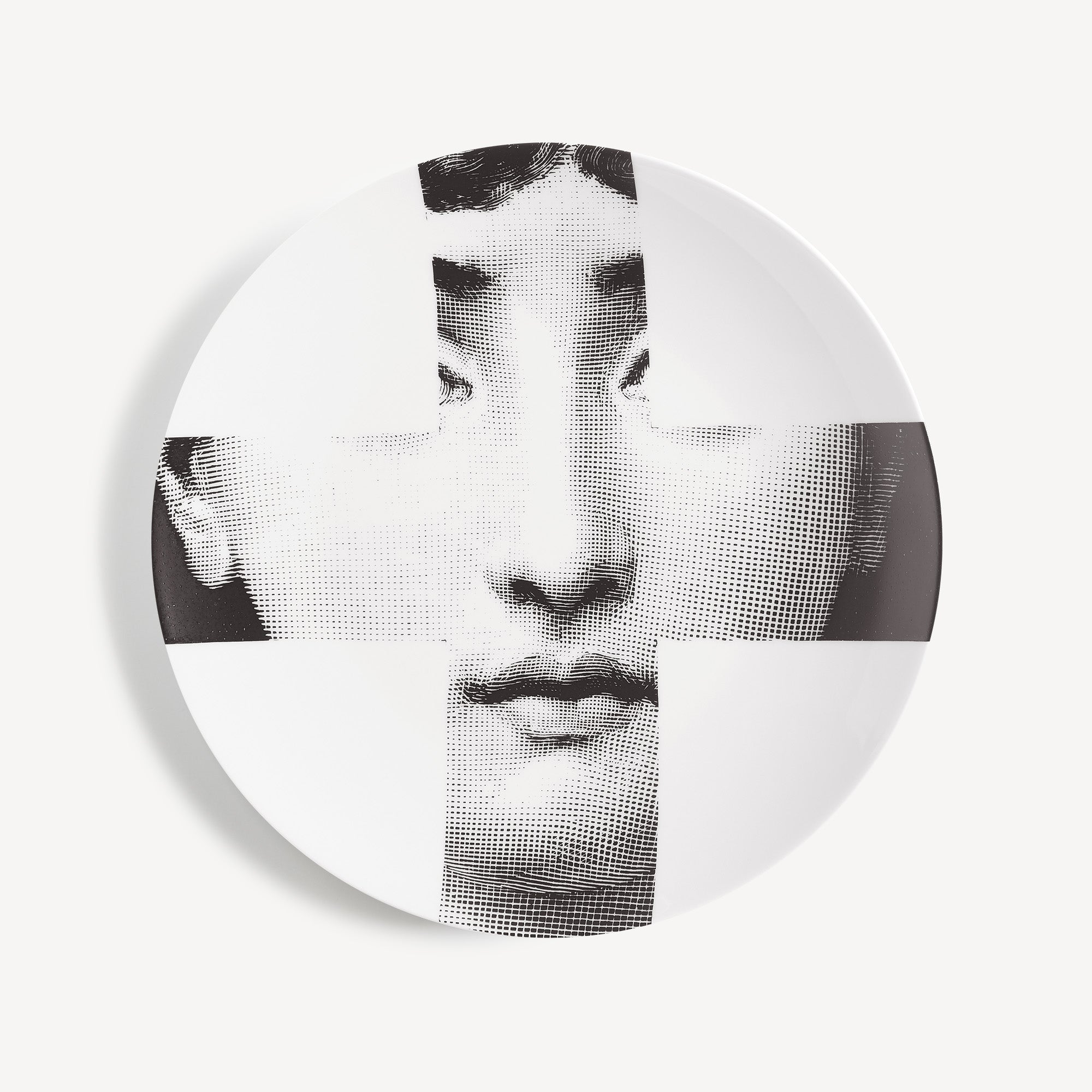 fornasetti-tema-e-variazioni-n-151-wandteller-porzellan-gesicht image 1