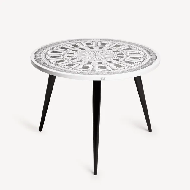 fornasetti-cortile-couchtisch-glas-mit-holzbeinen image 1