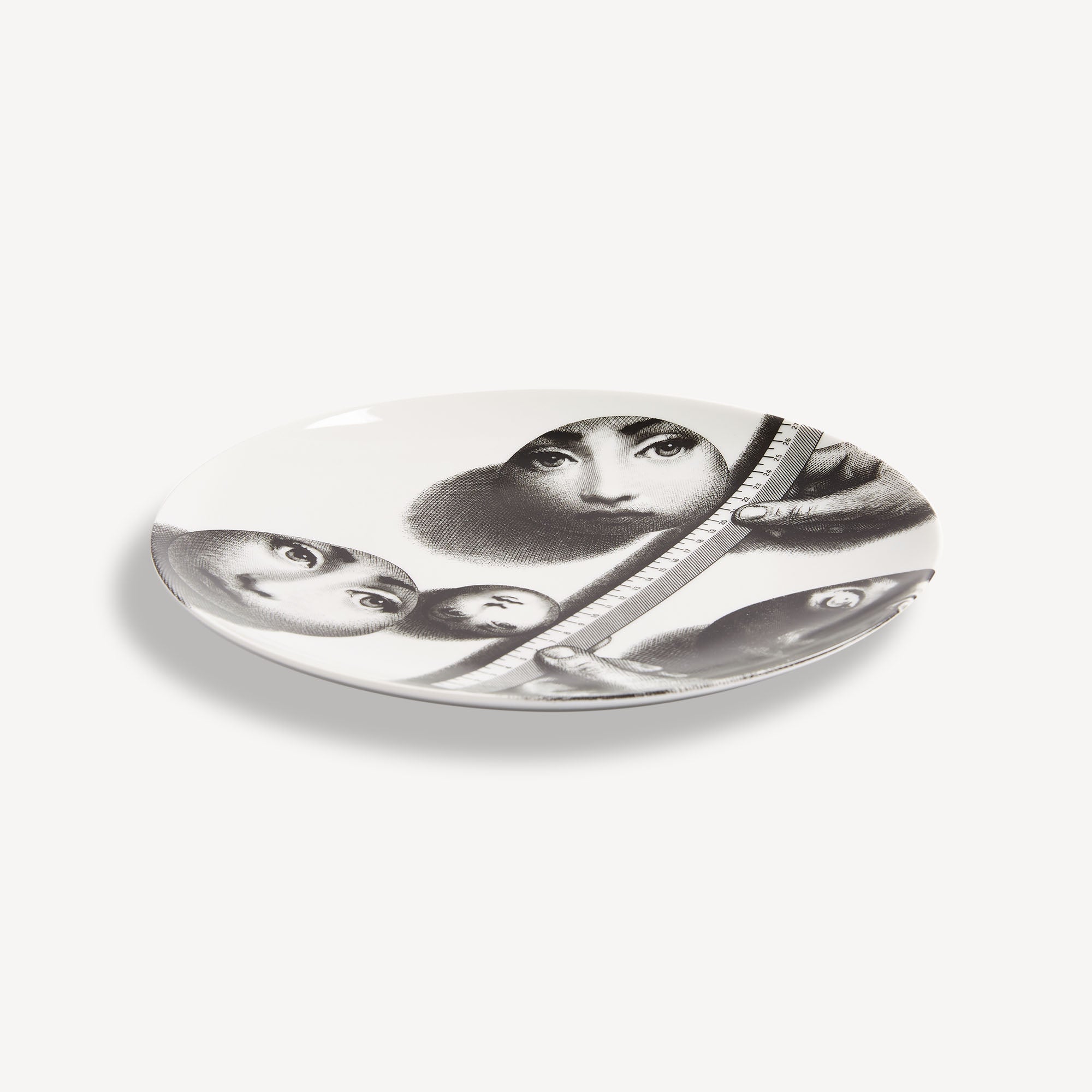 fornasetti-tema-e-variazioni-n-173-wandteller-porzellan image 2