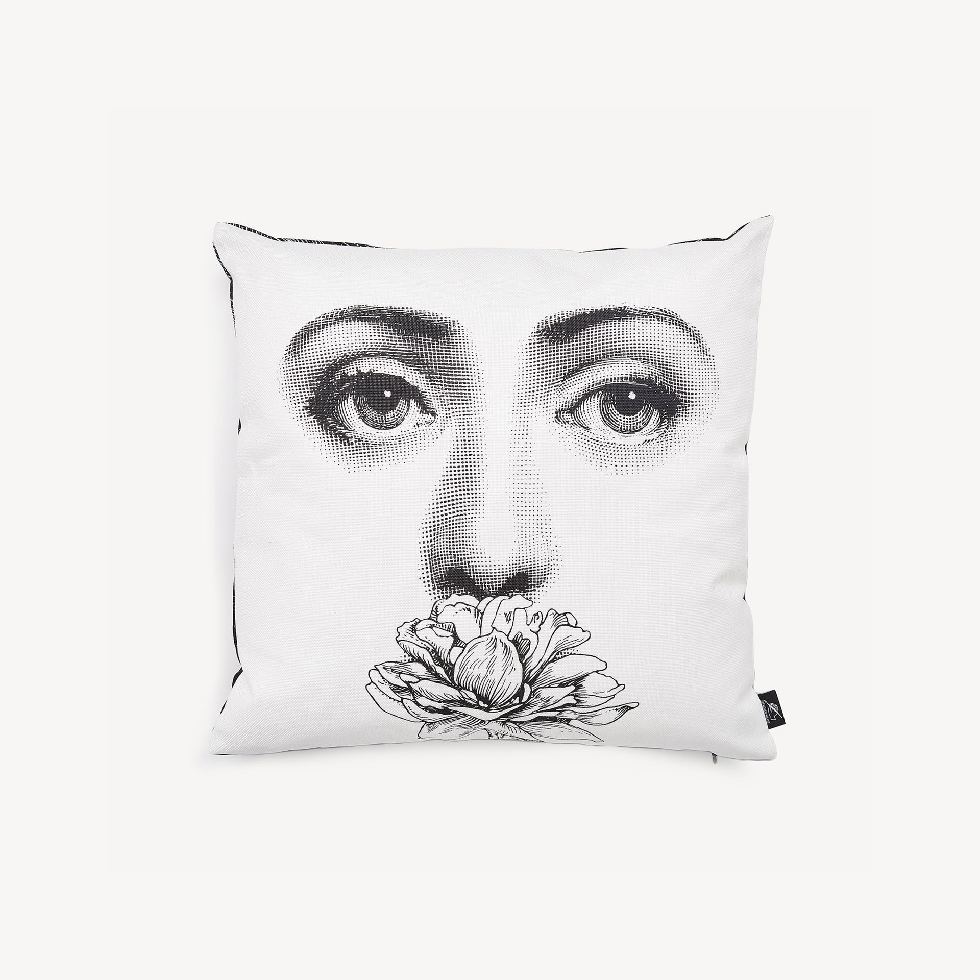 fornasetti-tema-e-variazioni-393-kissen-lina-cavalieri-gesicht image 1