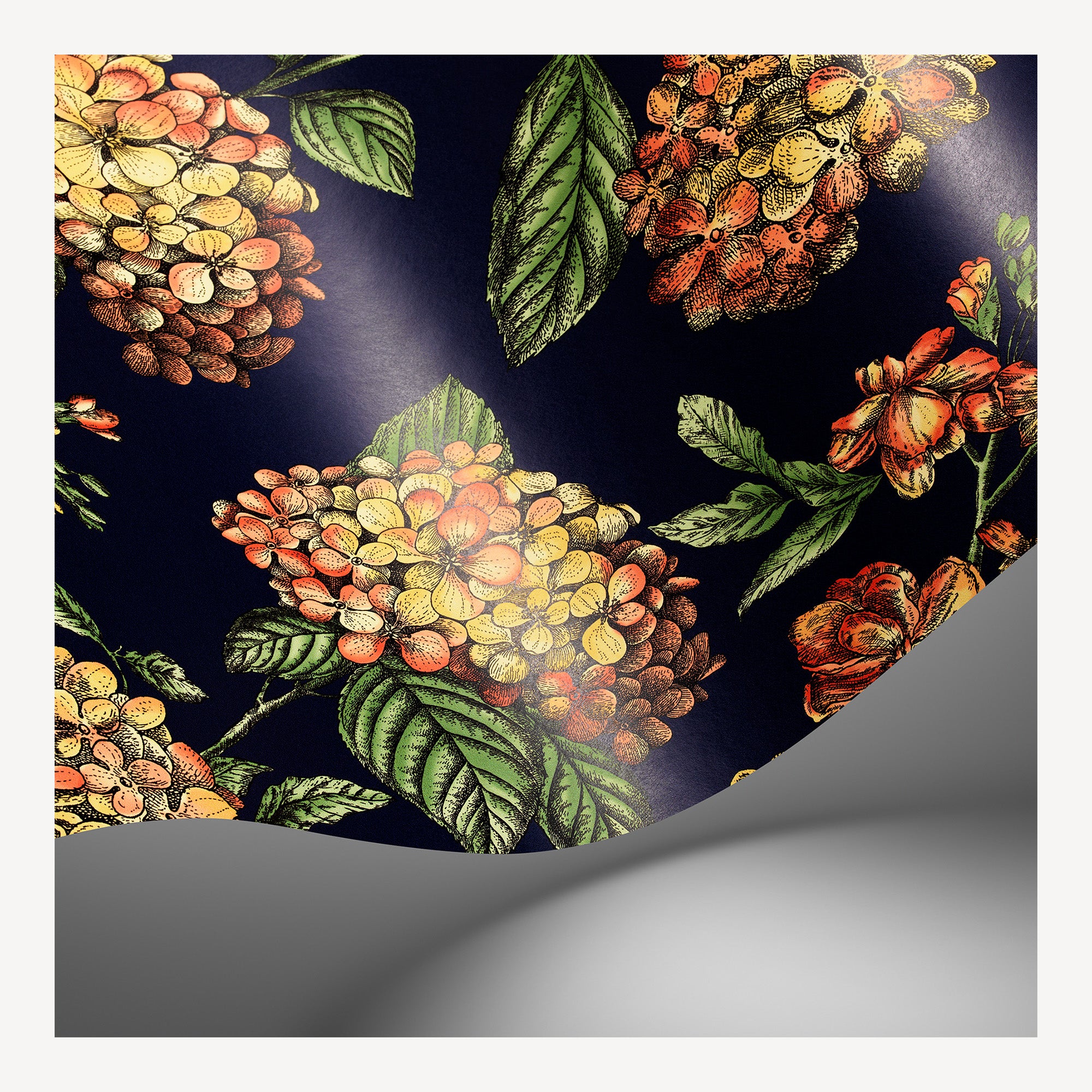 atelier-fornasetti-ramo-di-ortensia-tapete-hortensie-52-cm-x-10-m image 2
