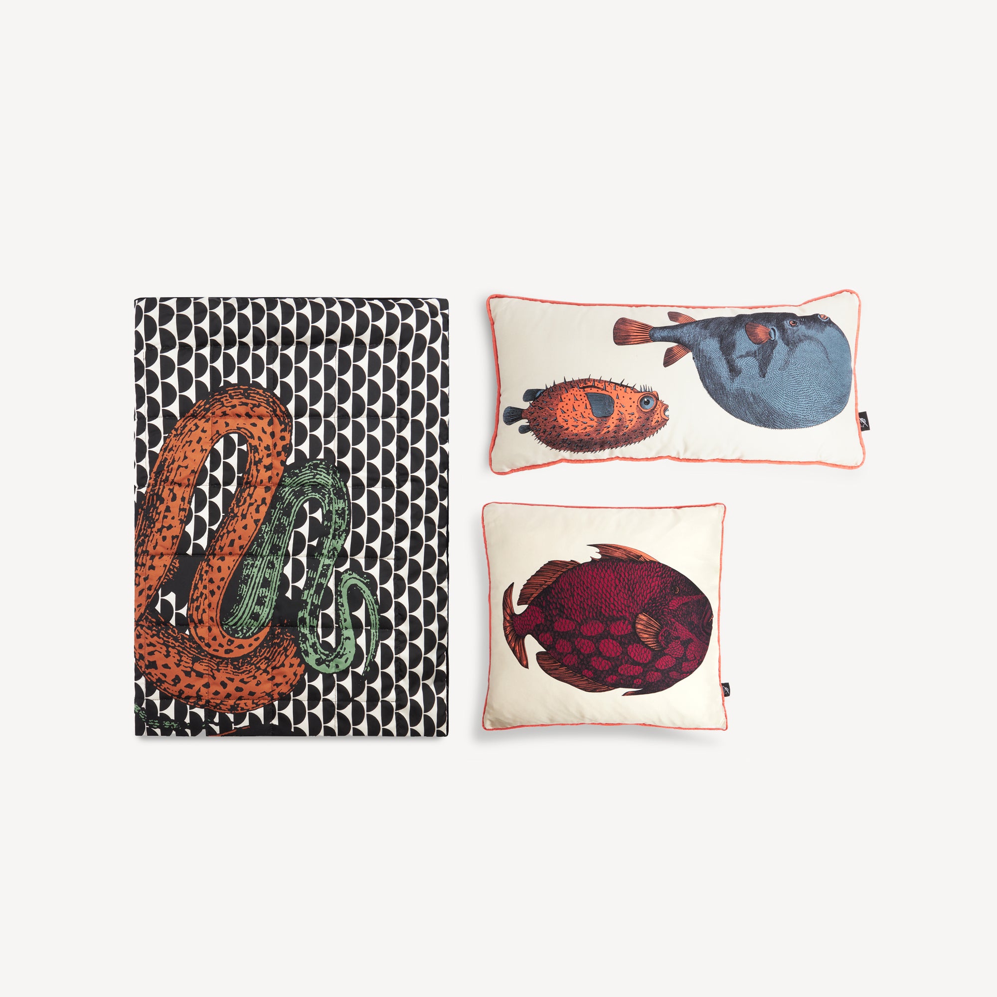 fornasetti-pesci-kissen-seide-fische-blau-rot image 5