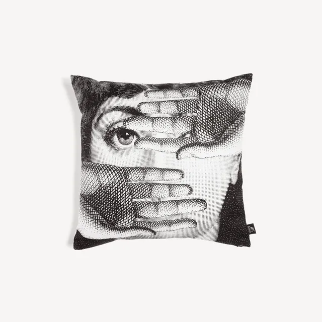 fornasetti-abbaglio-zierkissen-tema-variazioni-motiv image 1