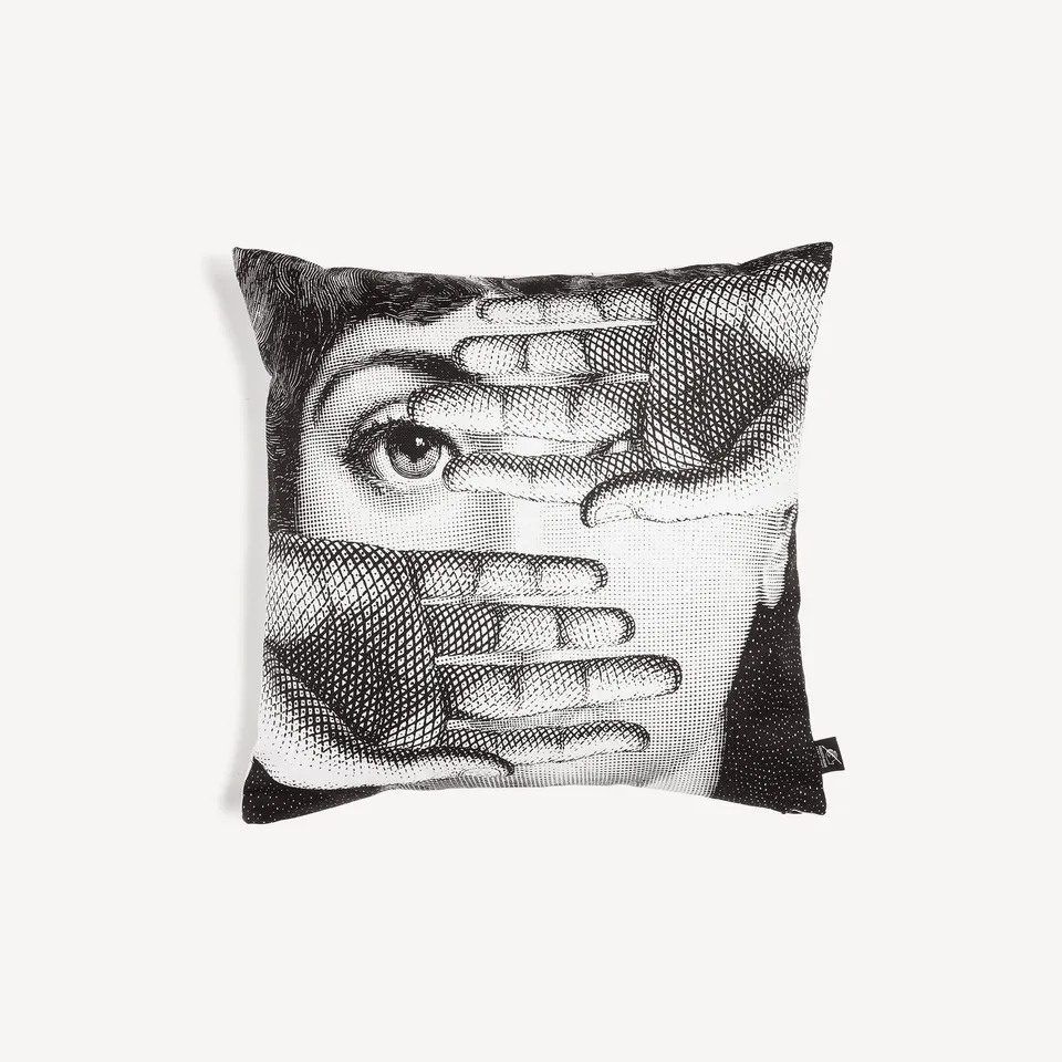 fornasetti-abbaglio-zierkissen-tema-variazioni-motiv image 1