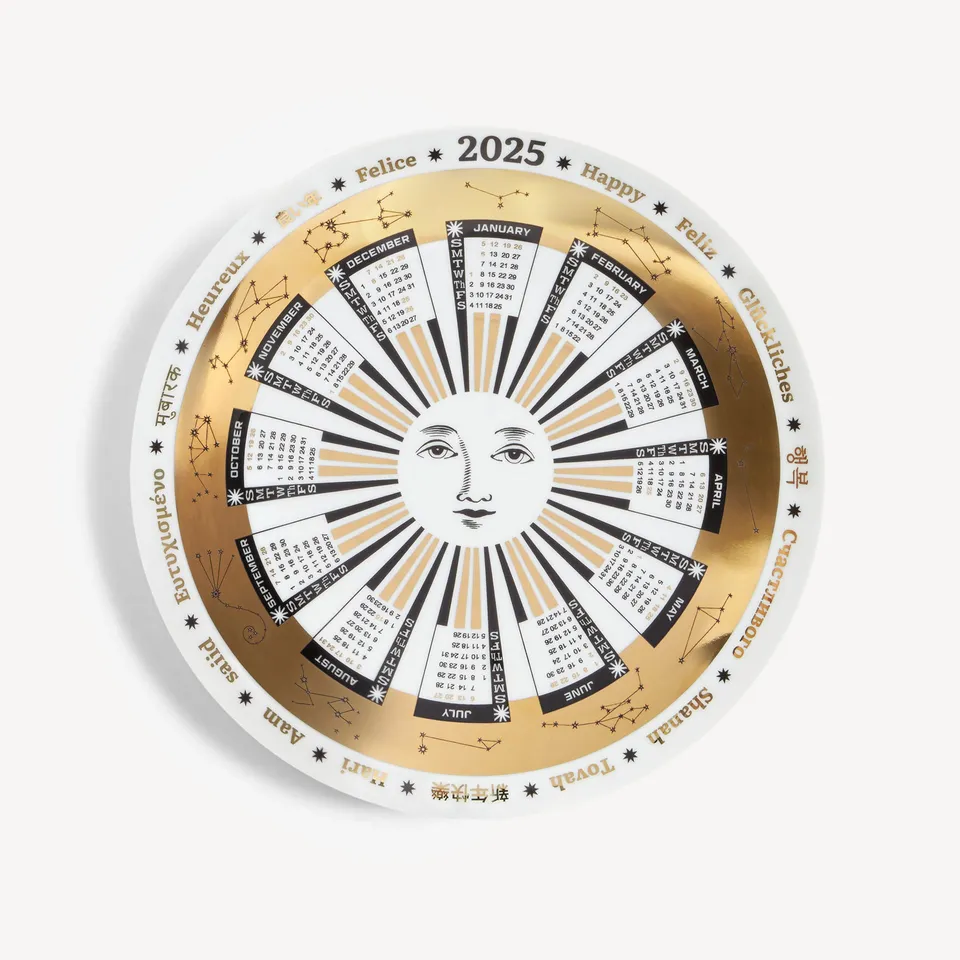 fornasetti-calendar-plate-2025-teller-tema-e-variazioni image 1
