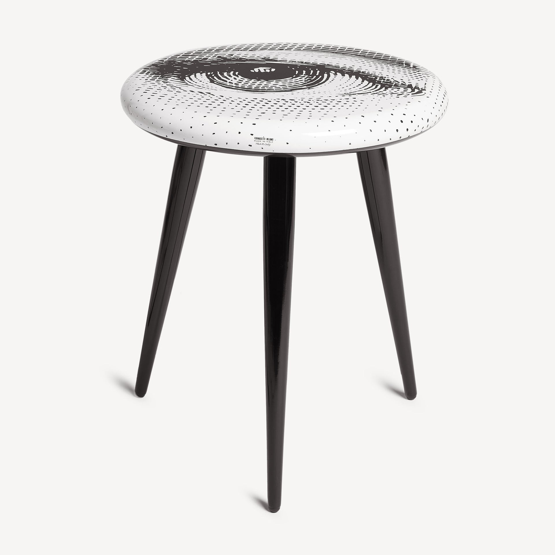 fornasetti-occhio-hocker-auge-holzbeine-lina-cavalieri image 1