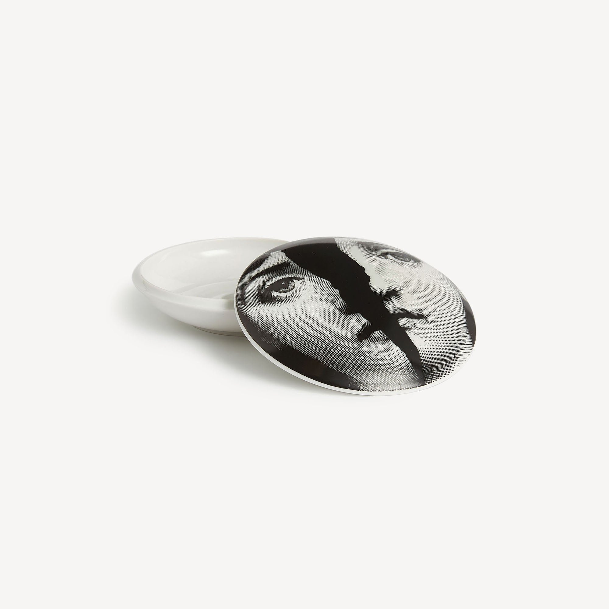 fornasetti-tema-e-variazioni-n-10-dose-porzellan-lina image 1