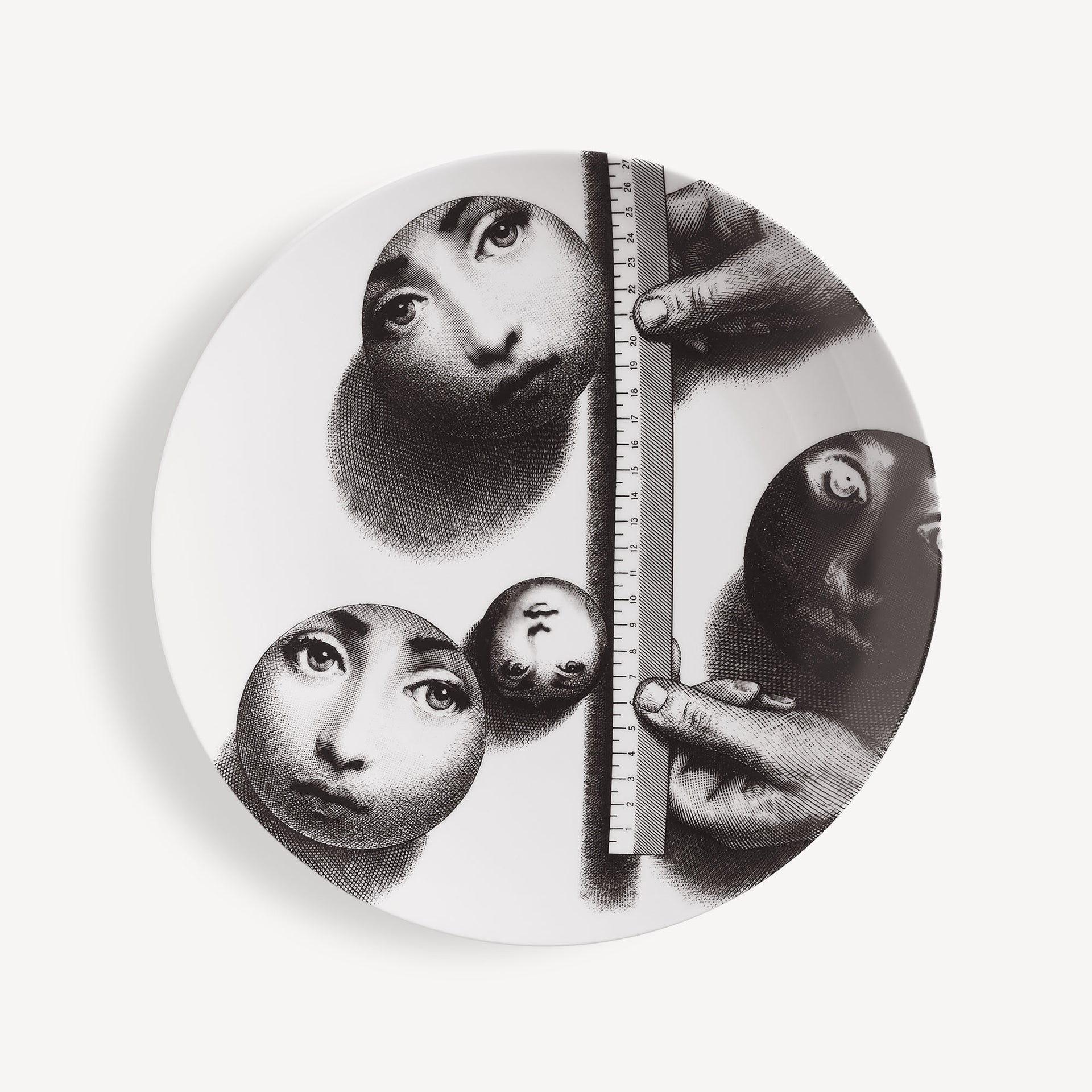fornasetti-tema-e-variazioni-n-173-wandteller-porzellan-gesicht image 1